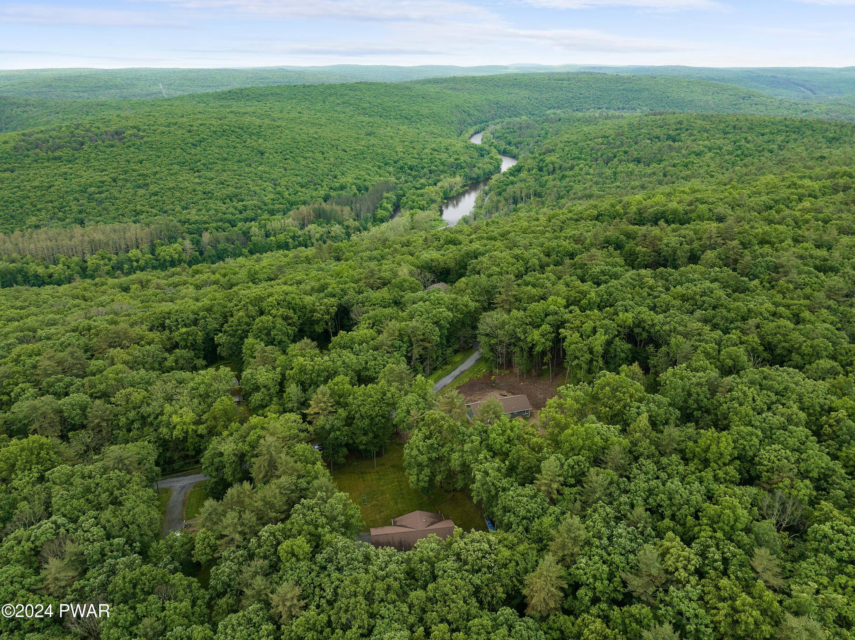 Hawley, Pennsylvania 18428, United States, 3 Bedrooms Bedrooms, ,4 BathroomsBathrooms,Residential,Pending,56465