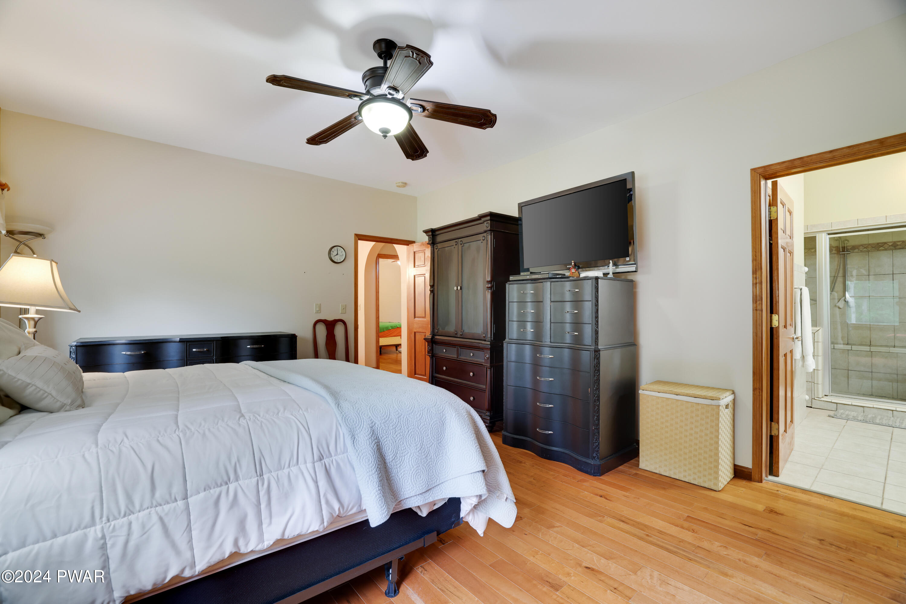 Hawley, Pennsylvania 18428, United States, 3 Bedrooms Bedrooms, ,4 BathroomsBathrooms,Residential,Pending,56465