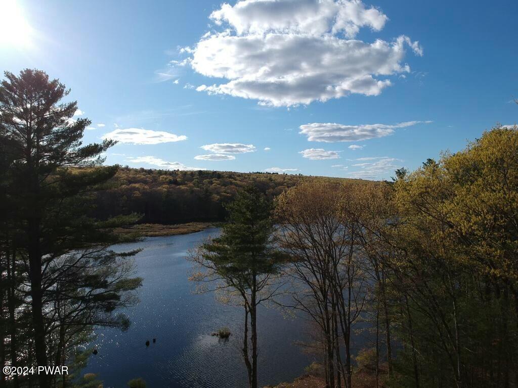 Hawley, Pennsylvania 18428, United States, 4 Bedrooms Bedrooms, ,2 BathroomsBathrooms,Residential,Pending,23922