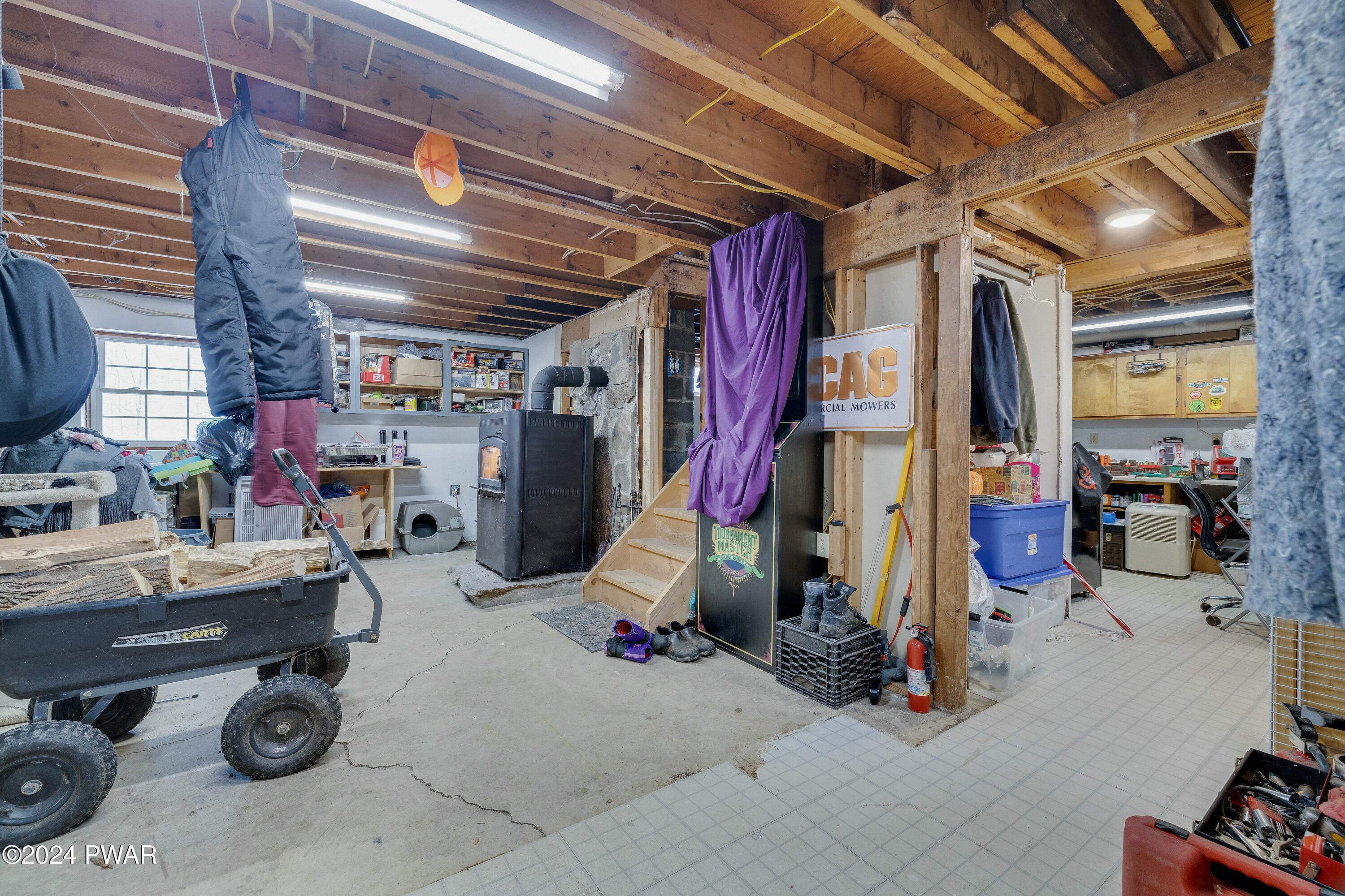 Hawley, Pennsylvania 18428, United States, 4 Bedrooms Bedrooms, ,2 BathroomsBathrooms,Residential,Pending,23922