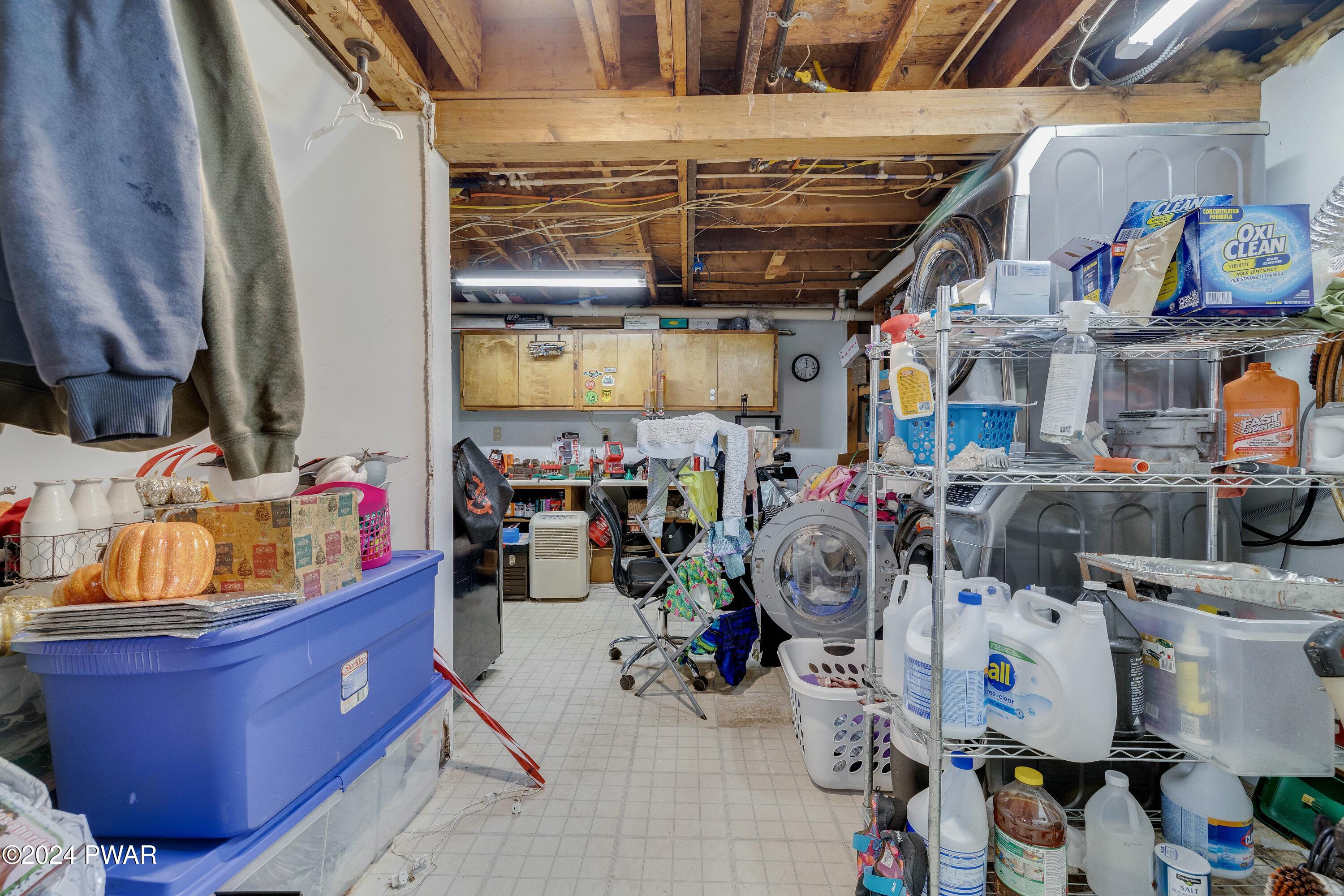 Hawley, Pennsylvania 18428, United States, 4 Bedrooms Bedrooms, ,2 BathroomsBathrooms,Residential,Pending,23922