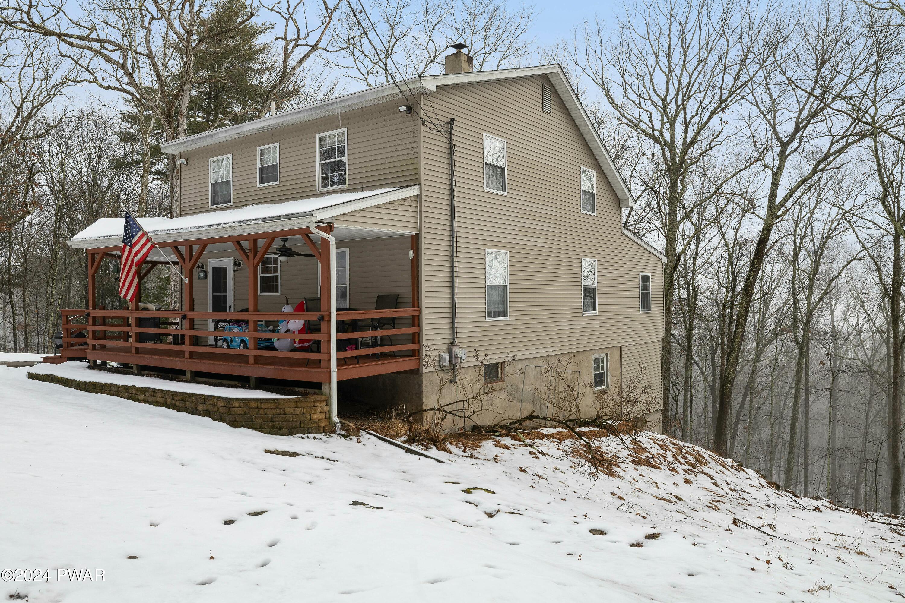 Hawley, Pennsylvania 18428, United States, 4 Bedrooms Bedrooms, ,2 BathroomsBathrooms,Residential,Pending,23922