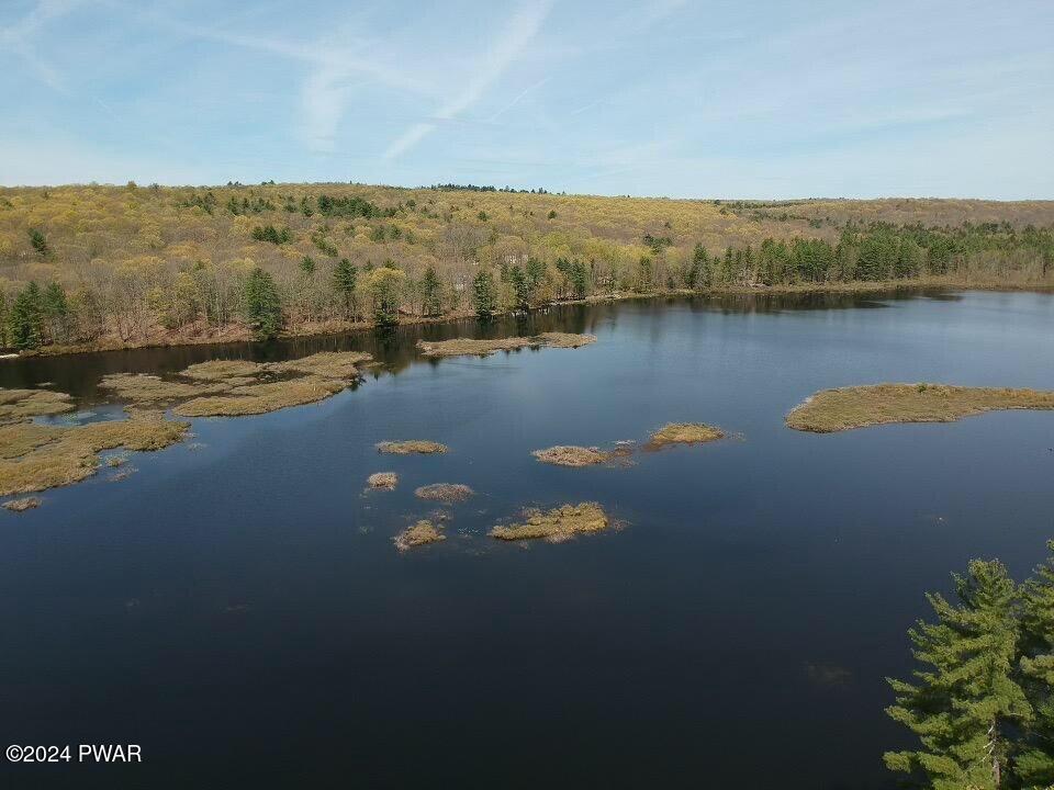 Hawley, Pennsylvania 18428, United States, 4 Bedrooms Bedrooms, ,2 BathroomsBathrooms,Residential,Pending,23922