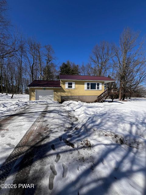 Homes For Sale - 33 Alpine Road<br/> Beach Lake, PA 18405