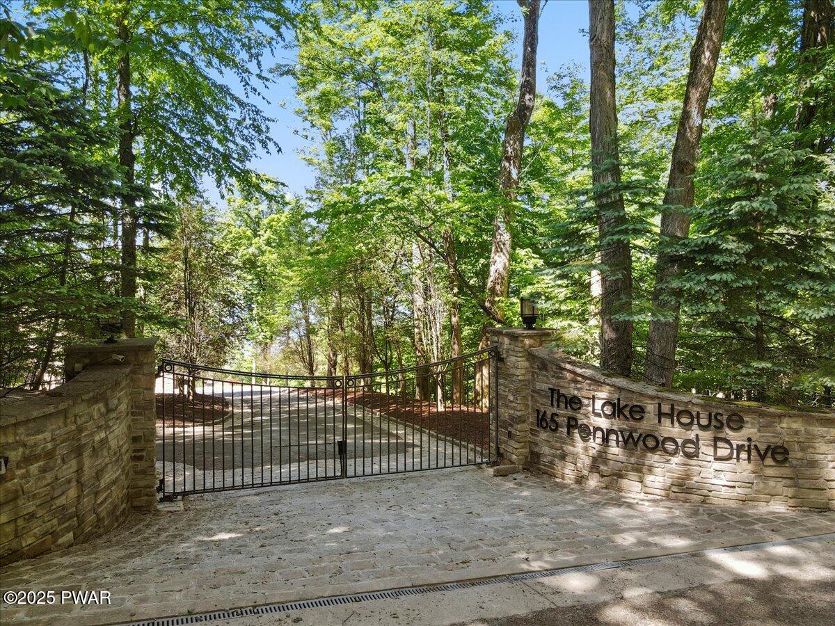 165 Pennwood Drive, Greentown, Pennsylvania image 2