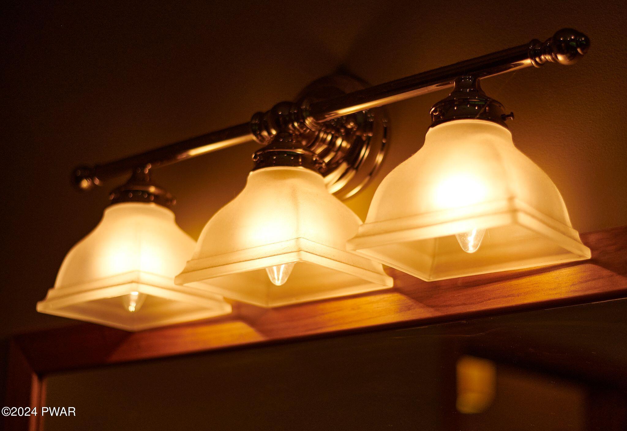 Hawley, Pennsylvania 18428, United States, 5 Bedrooms Bedrooms, ,3 BathroomsBathrooms,Residential,Pending,63404