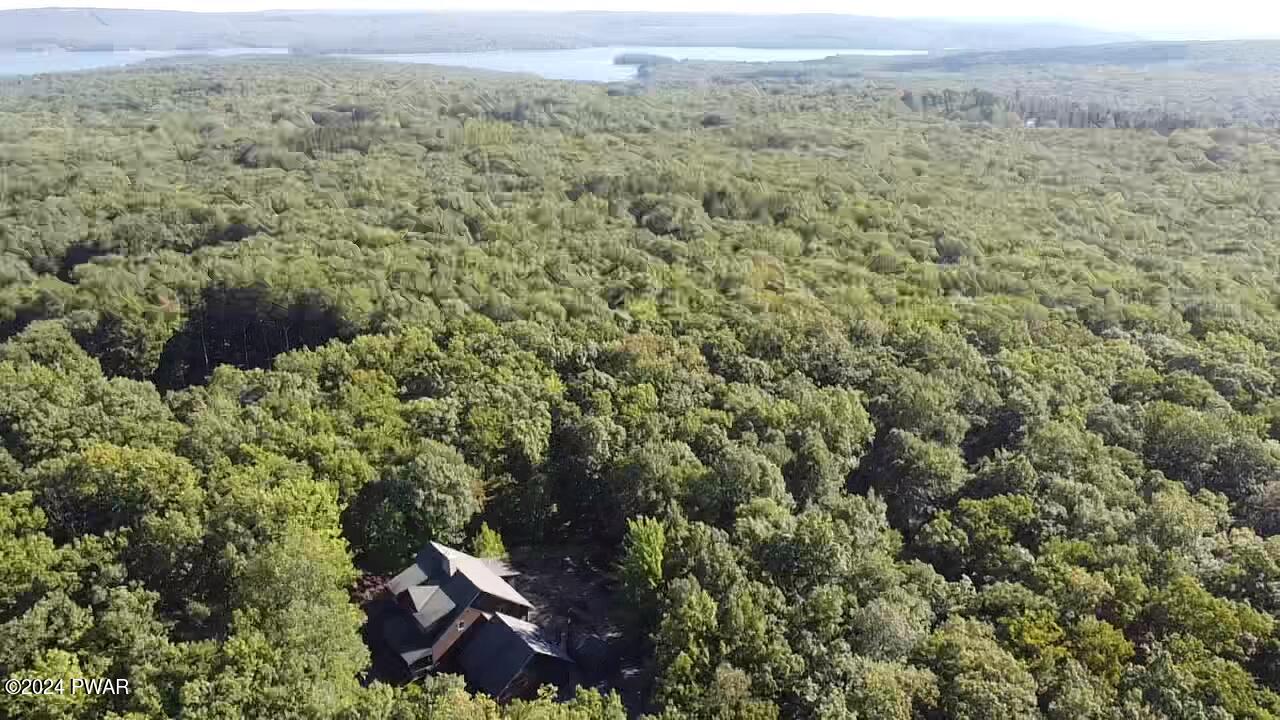 Hawley, Pennsylvania 18428, United States, 5 Bedrooms Bedrooms, ,3 BathroomsBathrooms,Residential,Pending,63404