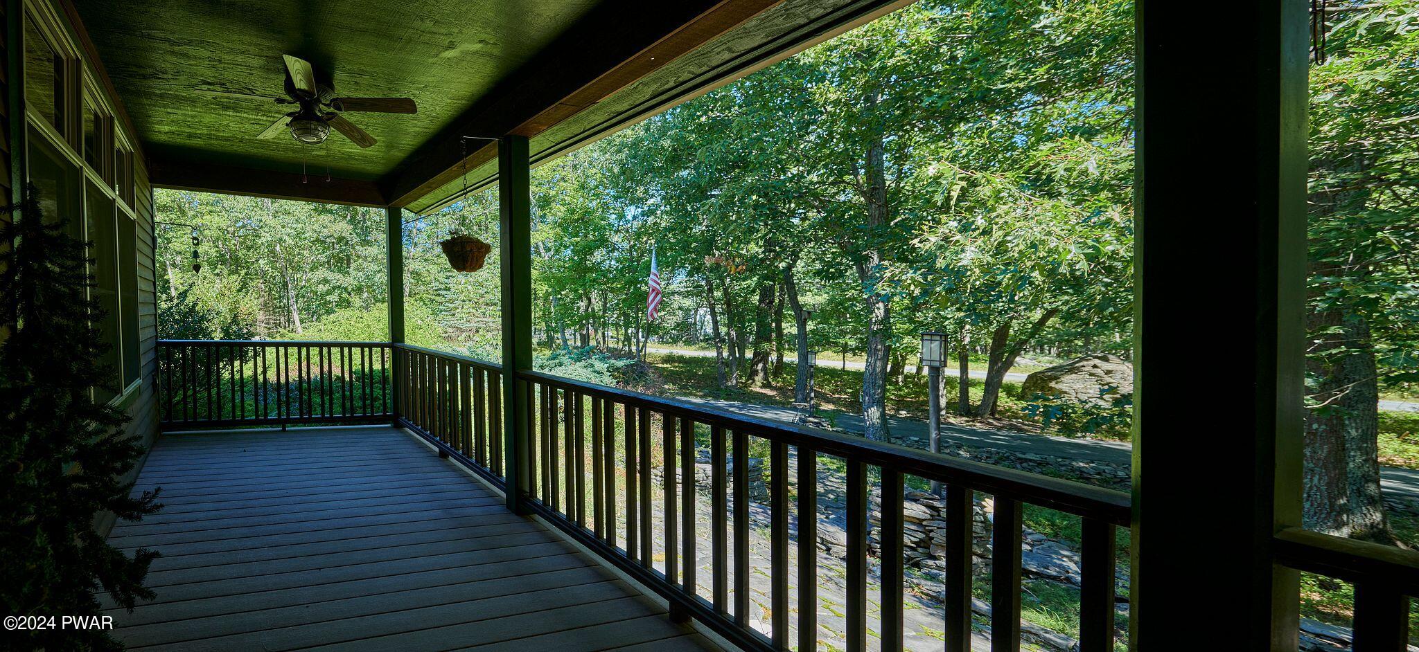 Hawley, Pennsylvania 18428, United States, 5 Bedrooms Bedrooms, ,3 BathroomsBathrooms,Residential,Pending,63404