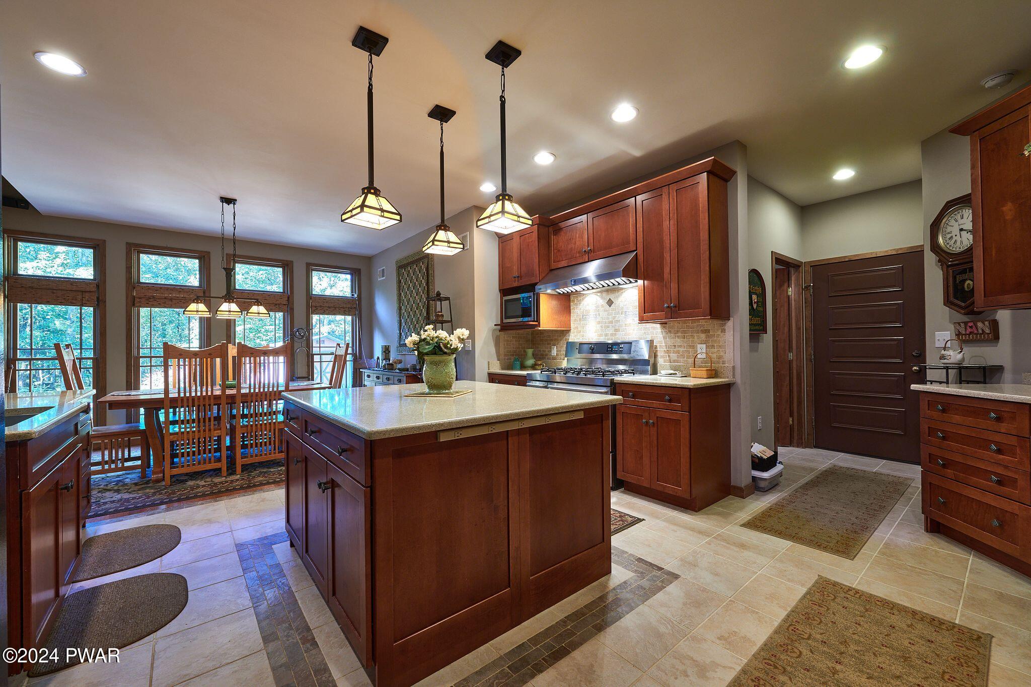 Hawley, Pennsylvania 18428, United States, 5 Bedrooms Bedrooms, ,3 BathroomsBathrooms,Residential,Pending,63404