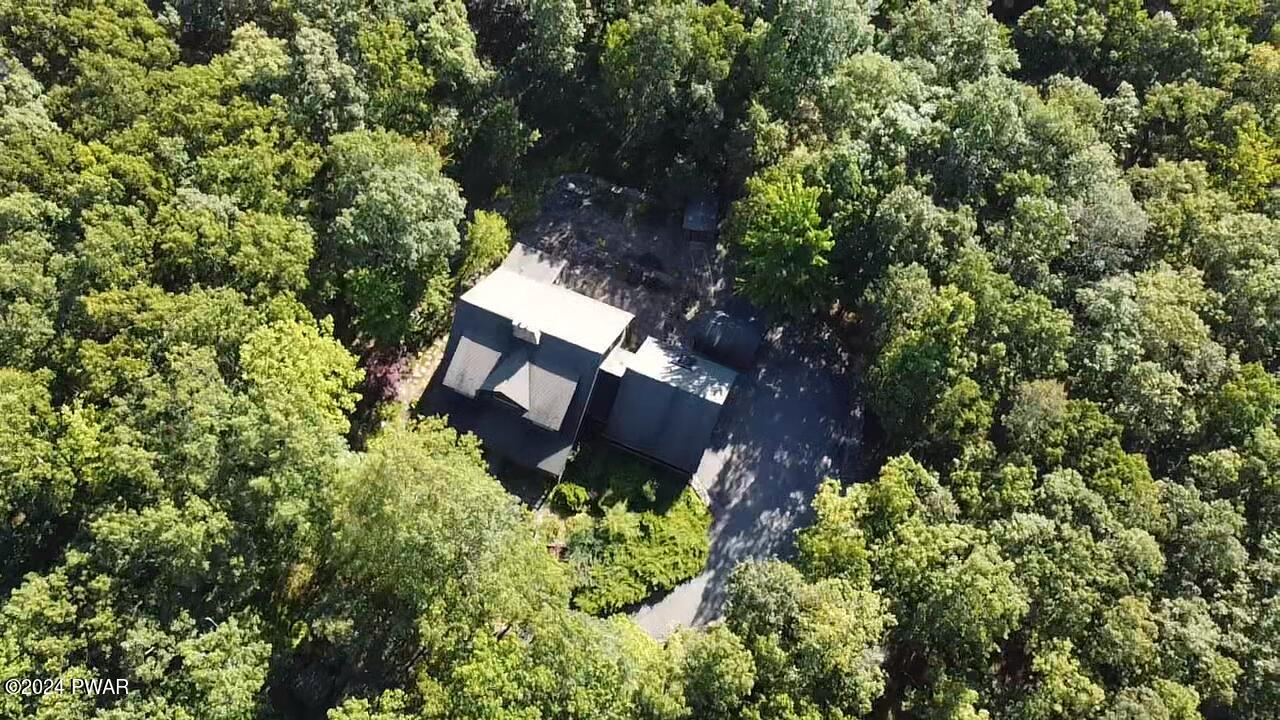 Hawley, Pennsylvania 18428, United States, 5 Bedrooms Bedrooms, ,3 BathroomsBathrooms,Residential,Pending,63404