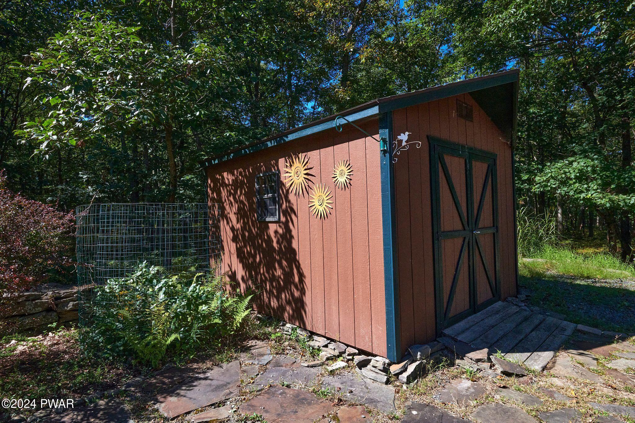 Hawley, Pennsylvania 18428, United States, 5 Bedrooms Bedrooms, ,3 BathroomsBathrooms,Residential,Pending,63404