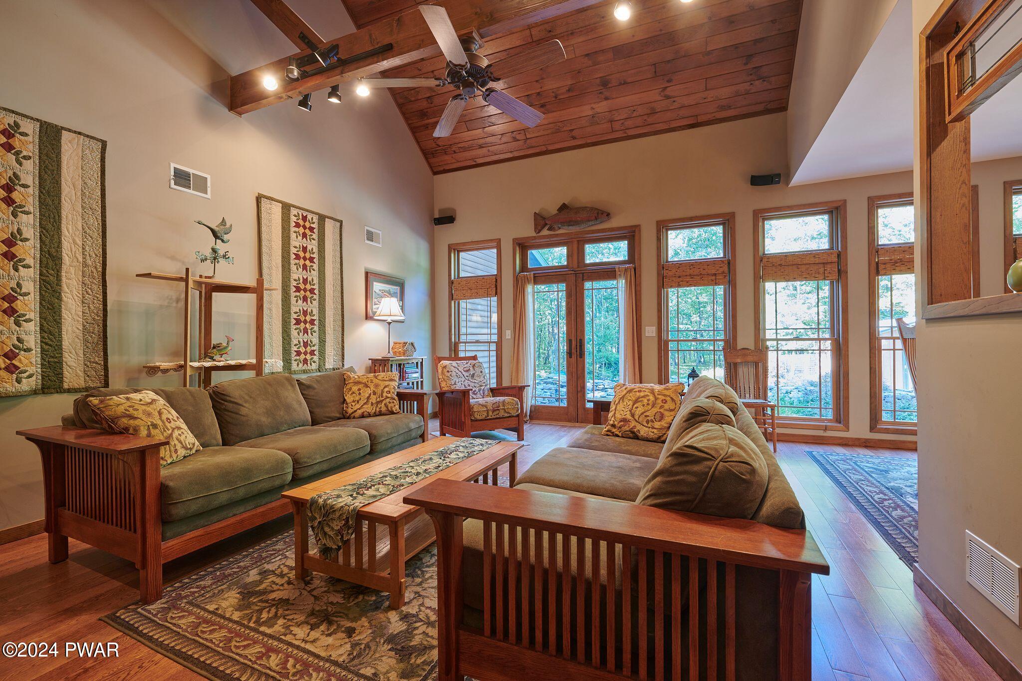 Hawley, Pennsylvania 18428, United States, 5 Bedrooms Bedrooms, ,3 BathroomsBathrooms,Residential,Pending,63404