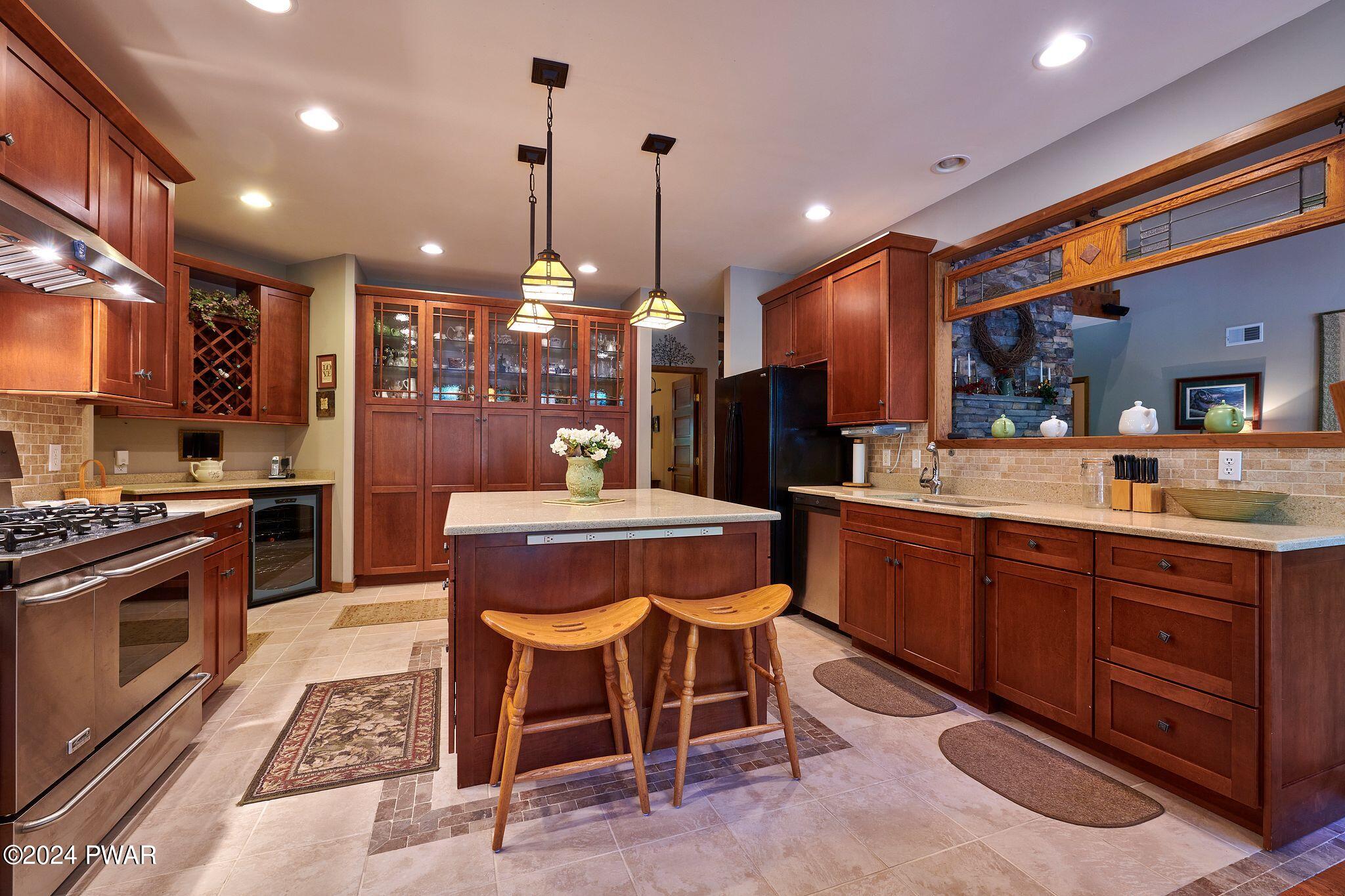 Hawley, Pennsylvania 18428, United States, 5 Bedrooms Bedrooms, ,3 BathroomsBathrooms,Residential,Pending,63404