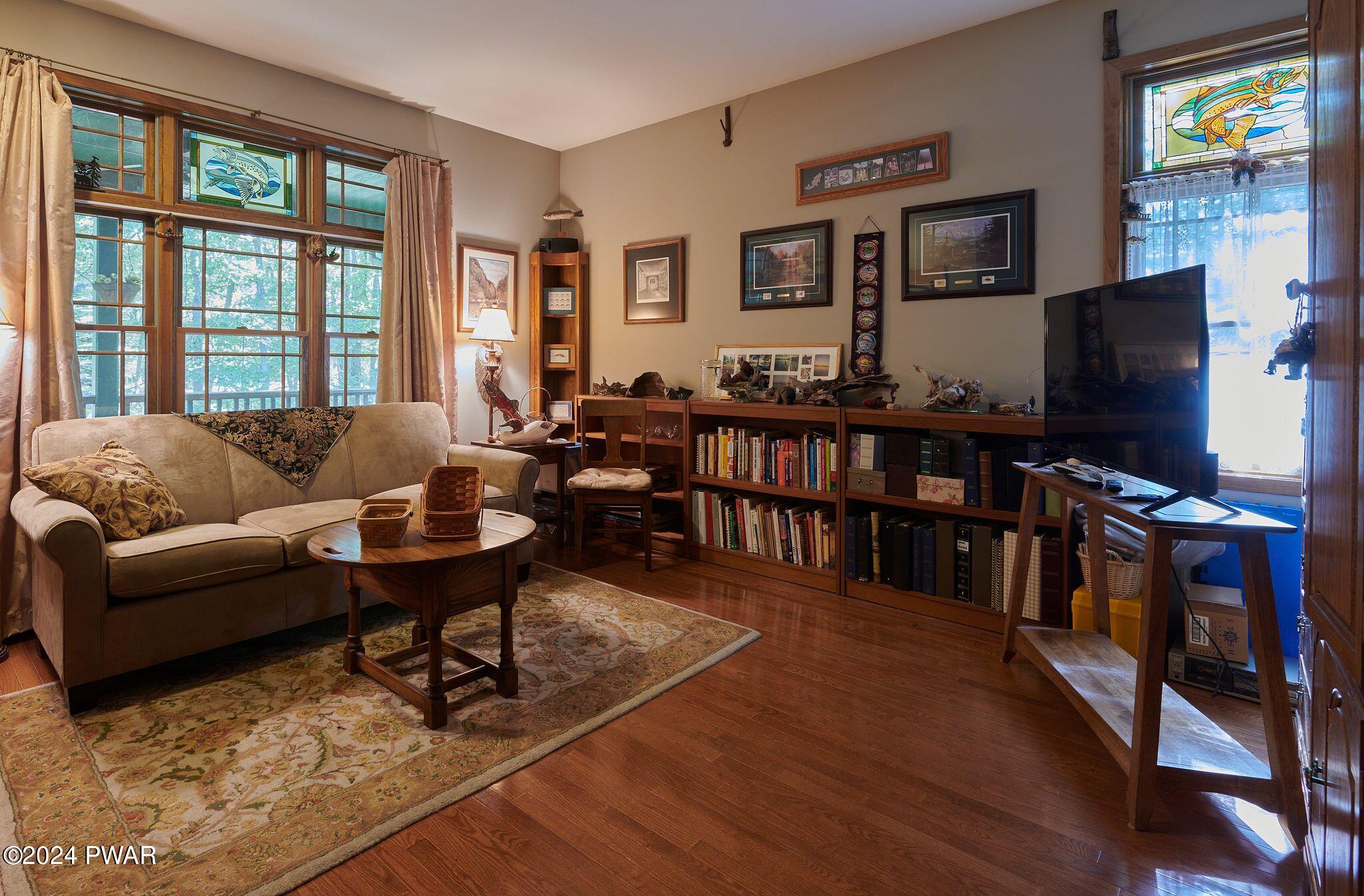 Hawley, Pennsylvania 18428, United States, 5 Bedrooms Bedrooms, ,3 BathroomsBathrooms,Residential,Pending,63404