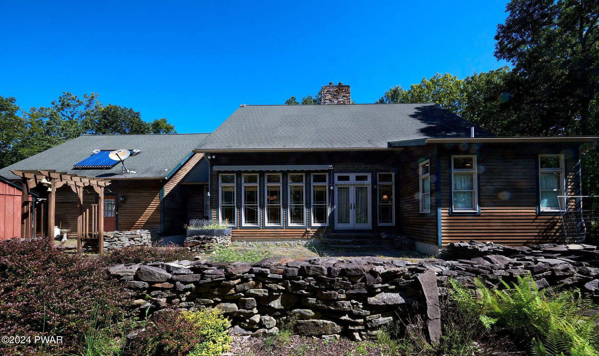 Hawley, Pennsylvania 18428, United States, 5 Bedrooms Bedrooms, ,3 BathroomsBathrooms,Residential,Pending,63404