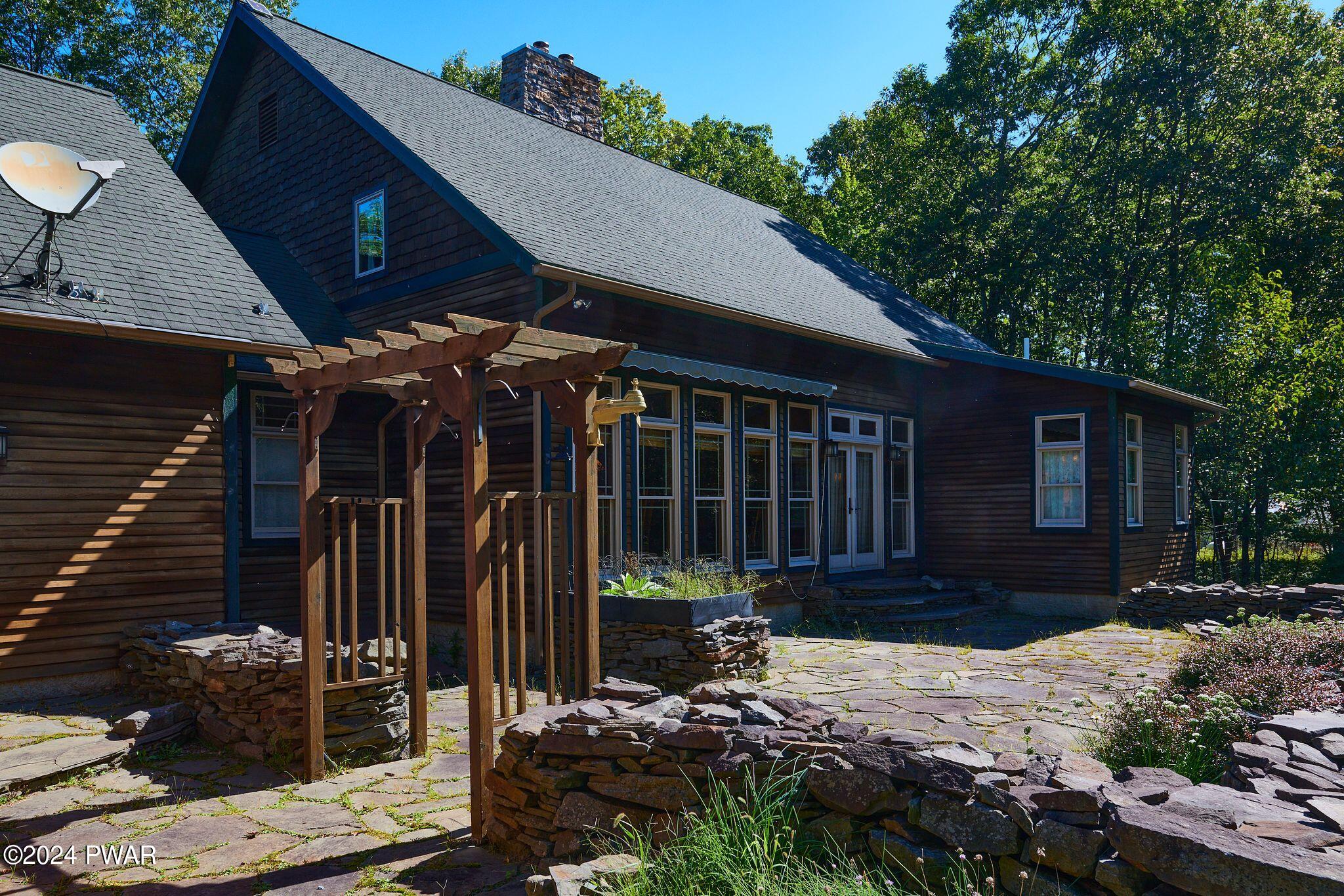 Hawley, Pennsylvania 18428, United States, 5 Bedrooms Bedrooms, ,3 BathroomsBathrooms,Residential,Pending,63404