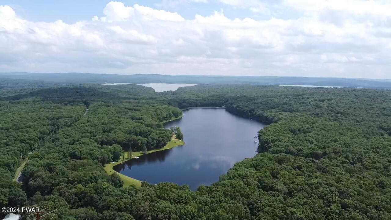 Hawley, Pennsylvania 18428, United States, 5 Bedrooms Bedrooms, ,3 BathroomsBathrooms,Residential,Pending,63404
