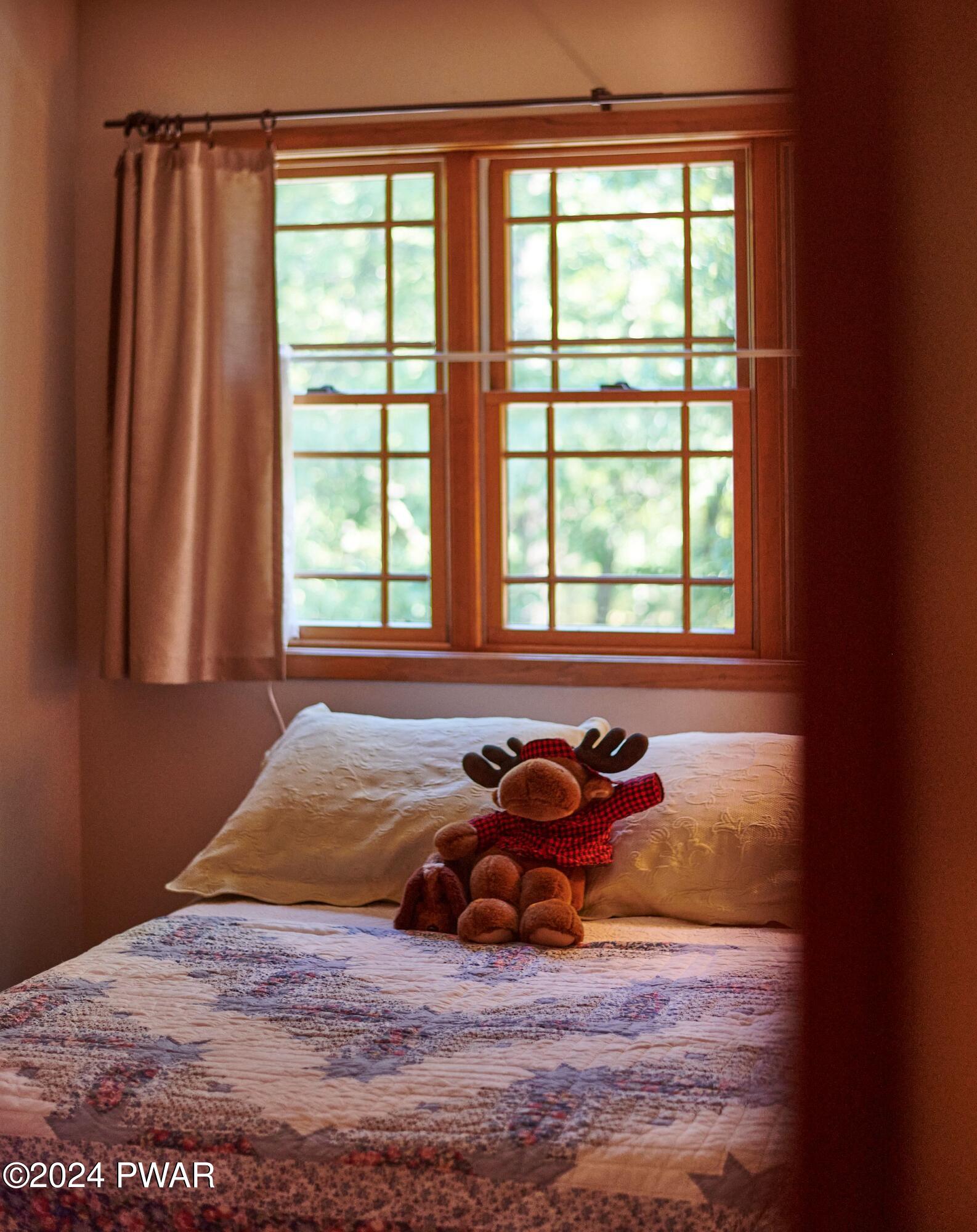 Hawley, Pennsylvania 18428, United States, 5 Bedrooms Bedrooms, ,3 BathroomsBathrooms,Residential,Pending,63404