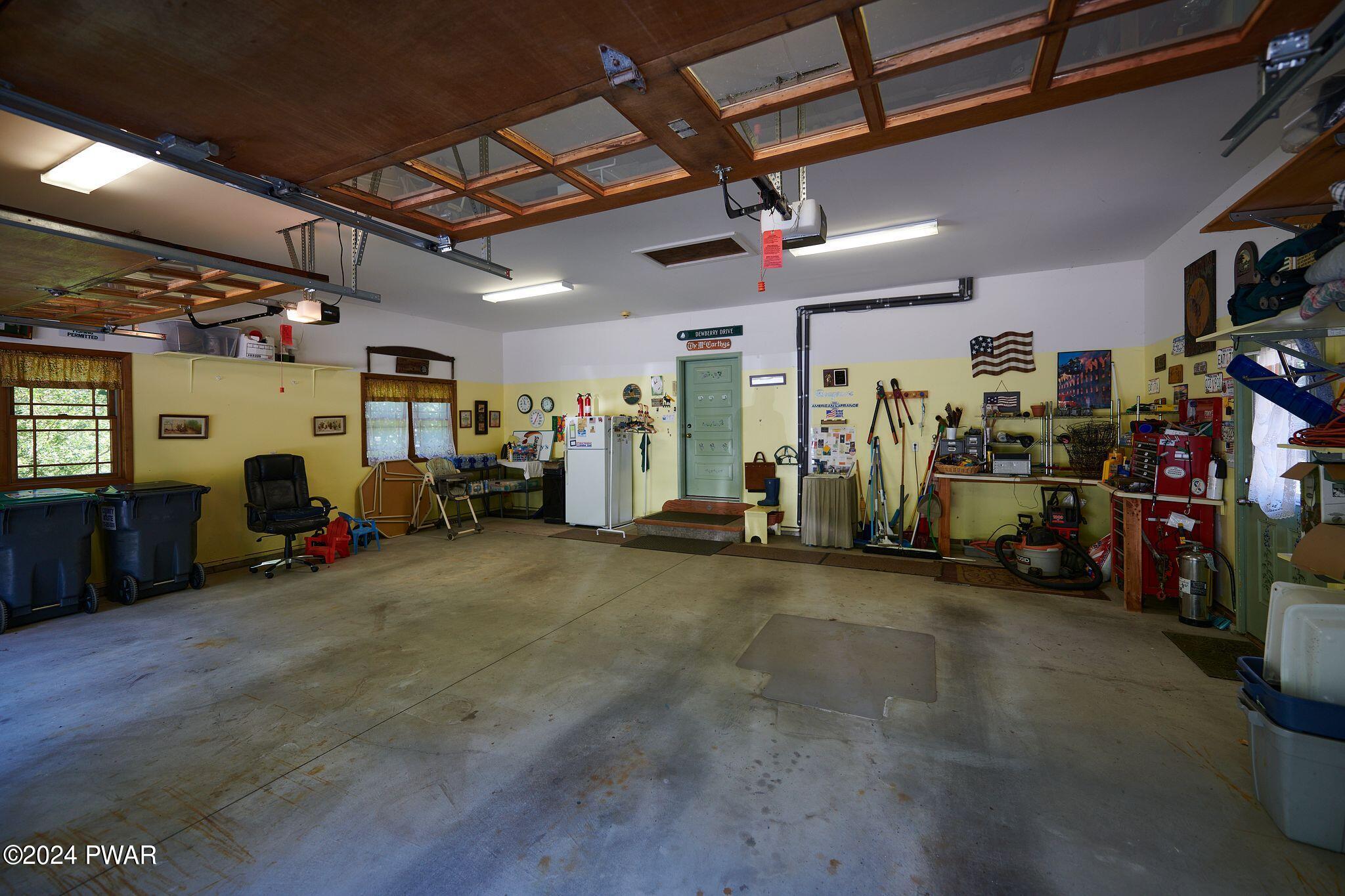 Hawley, Pennsylvania 18428, United States, 5 Bedrooms Bedrooms, ,3 BathroomsBathrooms,Residential,Pending,63404