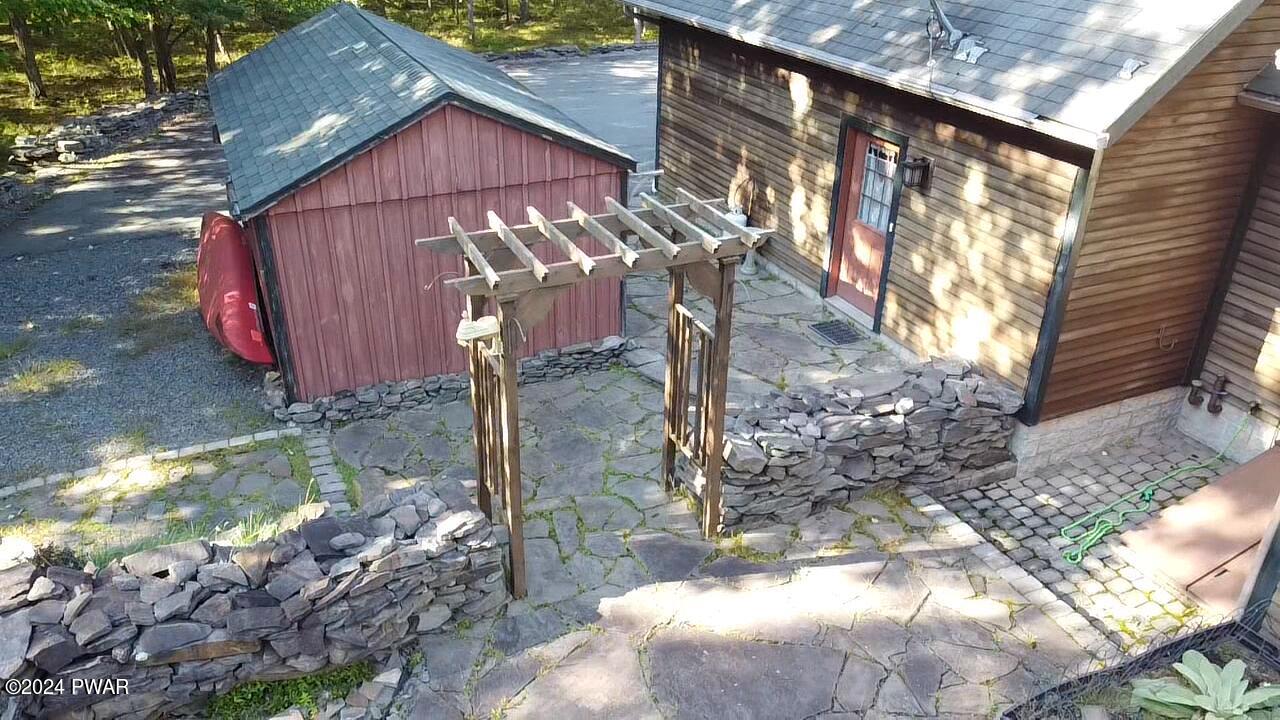 Hawley, Pennsylvania 18428, United States, 5 Bedrooms Bedrooms, ,3 BathroomsBathrooms,Residential,Pending,63404