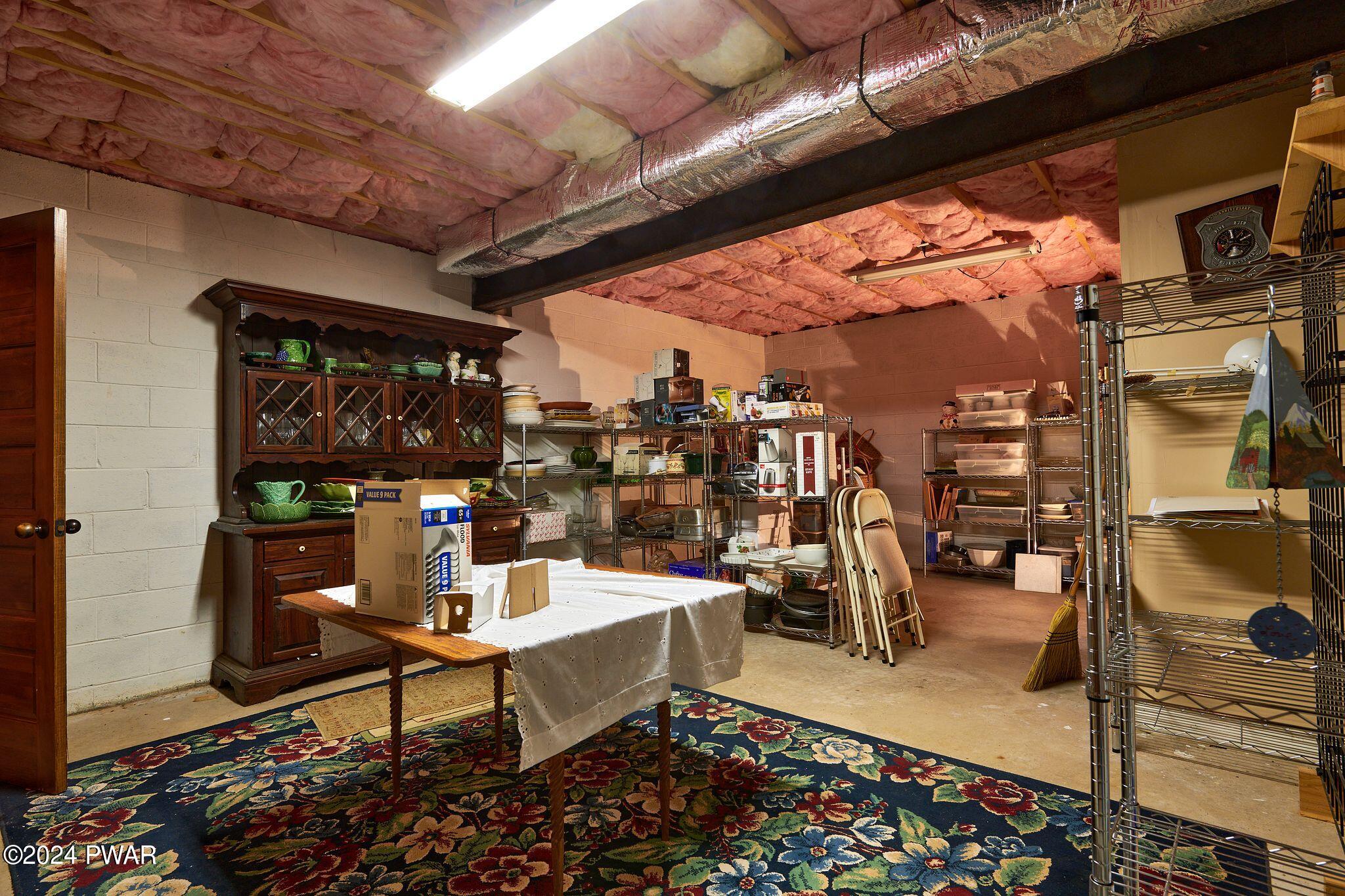 Hawley, Pennsylvania 18428, United States, 5 Bedrooms Bedrooms, ,3 BathroomsBathrooms,Residential,Pending,63404