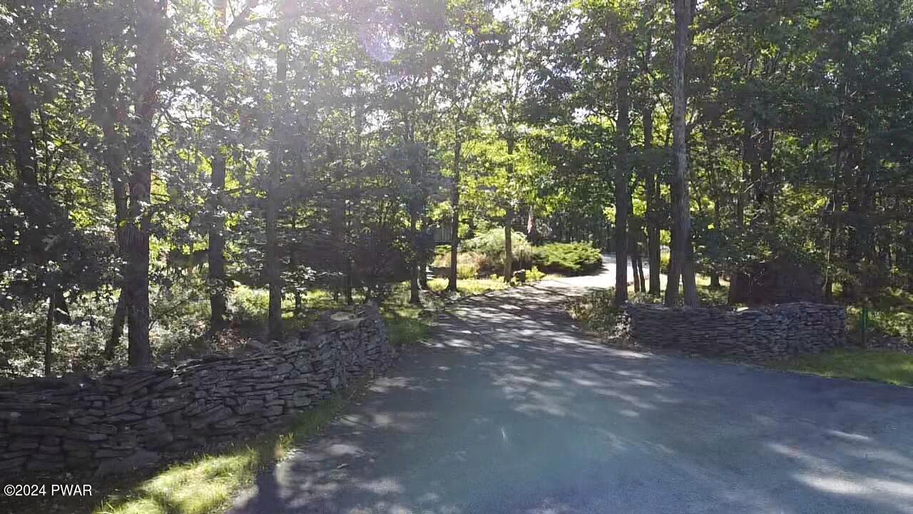 Hawley, Pennsylvania 18428, United States, 5 Bedrooms Bedrooms, ,3 BathroomsBathrooms,Residential,Pending,63404