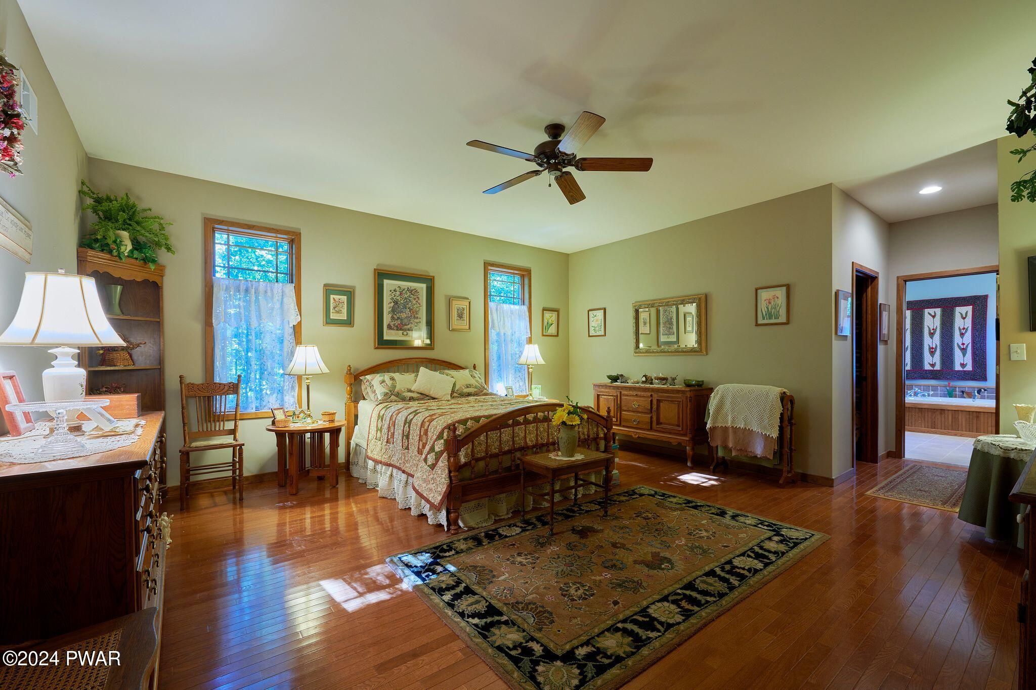 Hawley, Pennsylvania 18428, United States, 5 Bedrooms Bedrooms, ,3 BathroomsBathrooms,Residential,Pending,63404