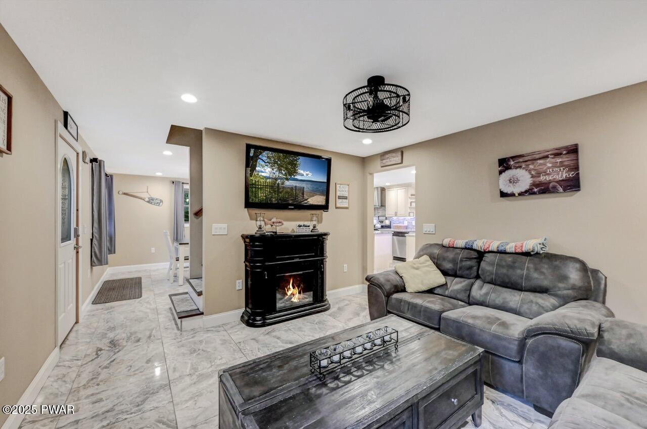 1228 Lakeview Drive, Lake Ariel, Pennsylvania image 3
