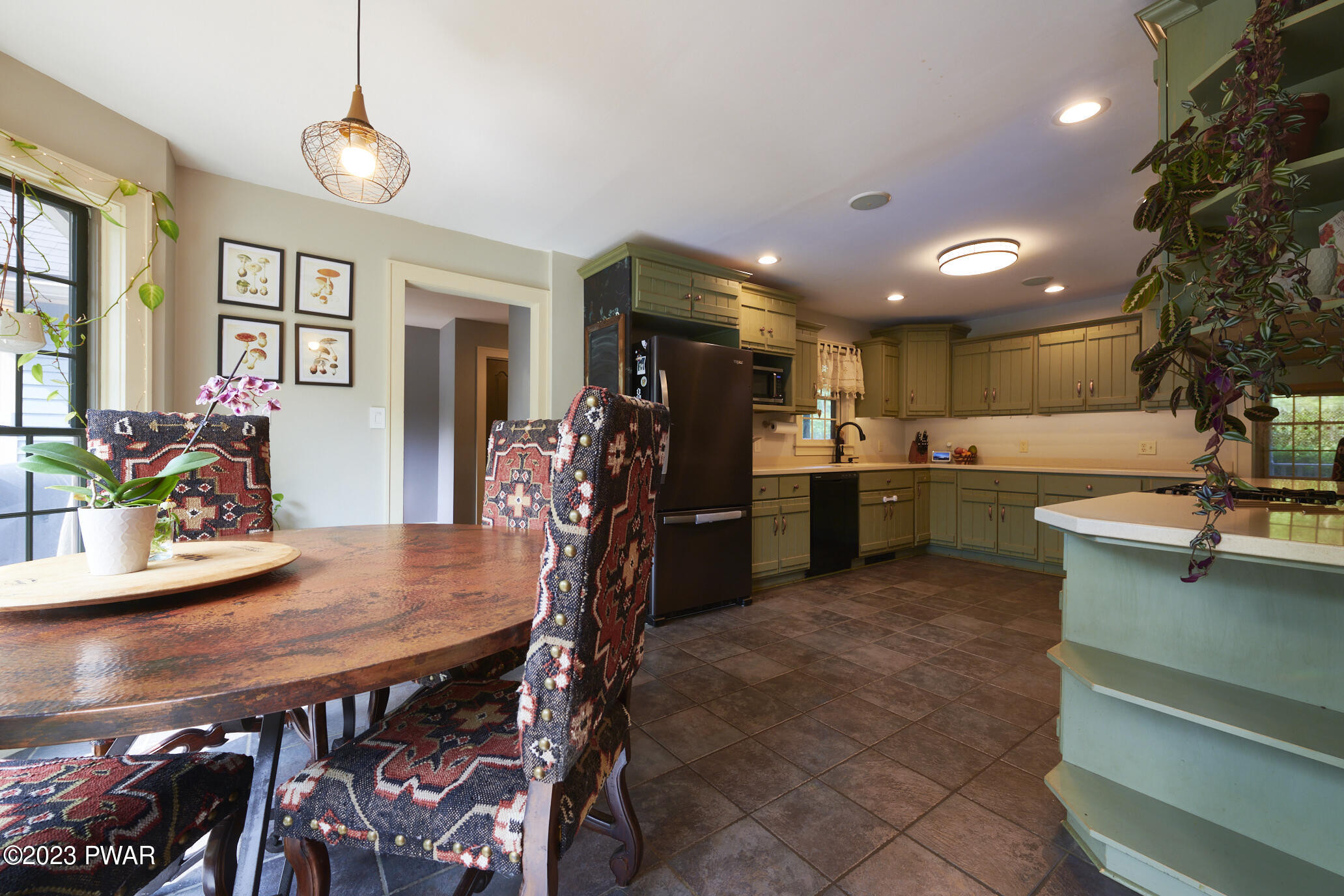 Hawley, Pennsylvania 18428, United States, 5 Bedrooms Bedrooms, ,3 BathroomsBathrooms,Residential,Active,197901