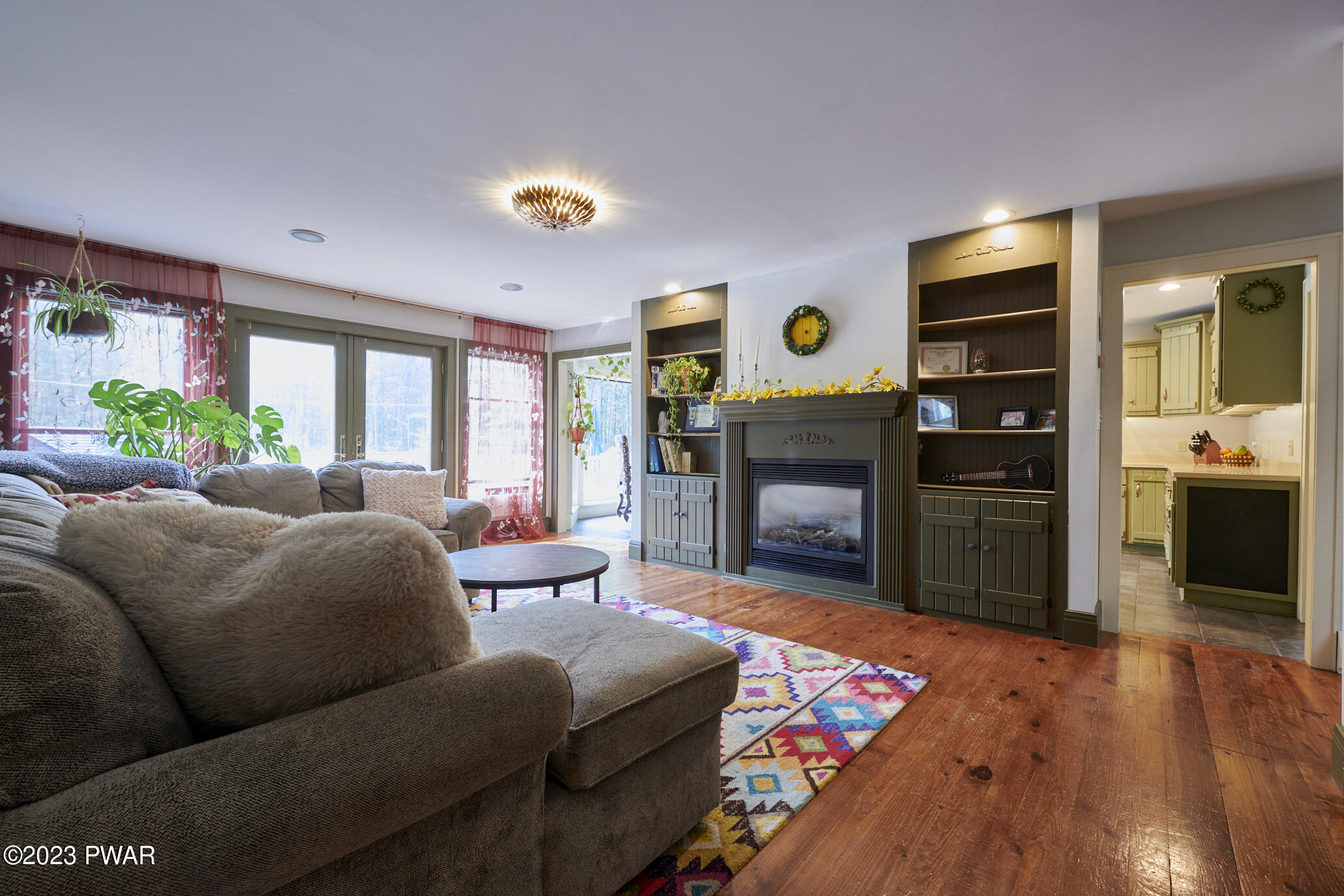 Hawley, Pennsylvania 18428, United States, 5 Bedrooms Bedrooms, ,3 BathroomsBathrooms,Residential,Active,197901