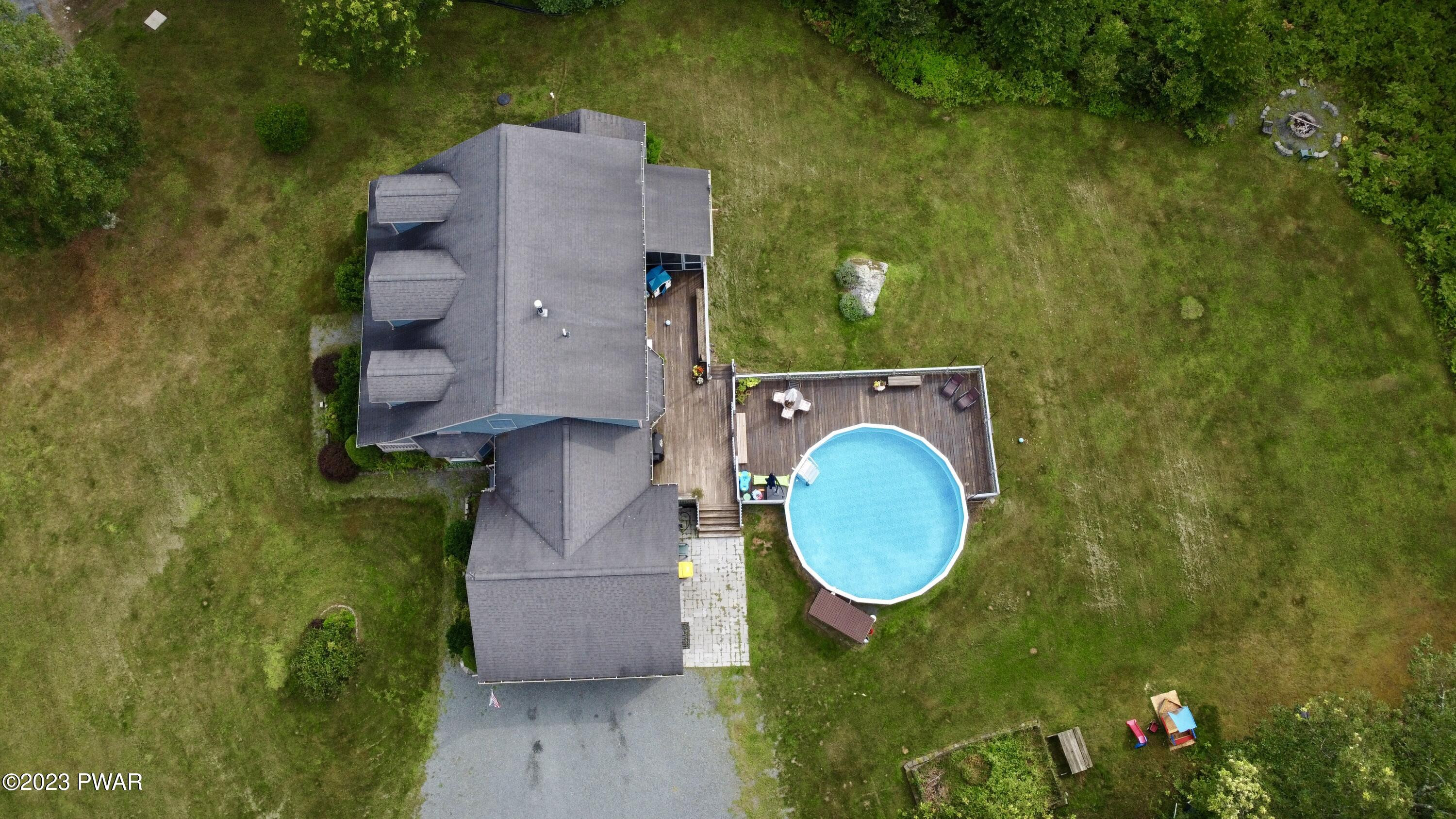 Hawley, Pennsylvania 18428, United States, 5 Bedrooms Bedrooms, ,3 BathroomsBathrooms,Residential,Active,197901