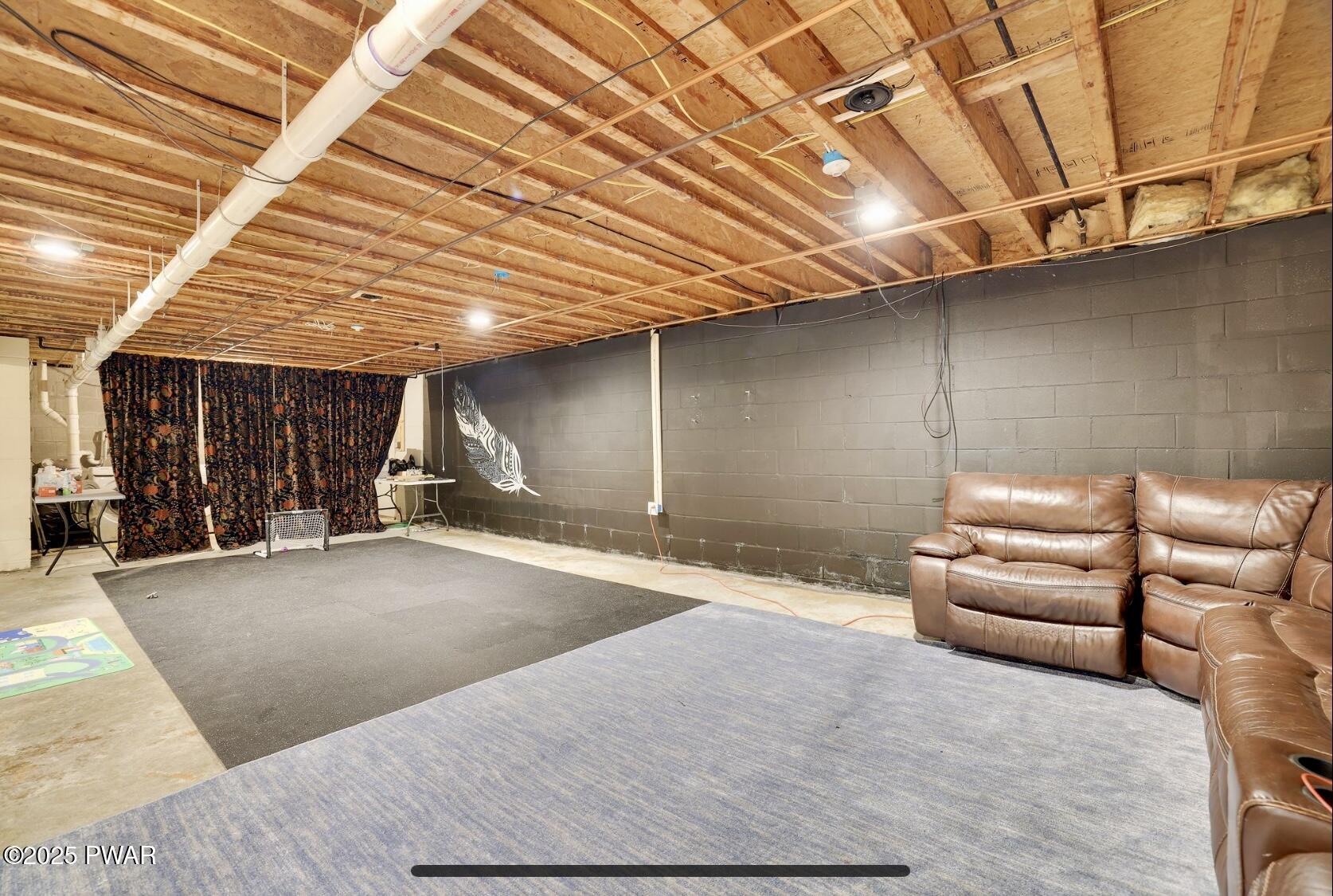 Hawley, Pennsylvania 18428, United States, 5 Bedrooms Bedrooms, ,3 BathroomsBathrooms,Residential,Active,197901