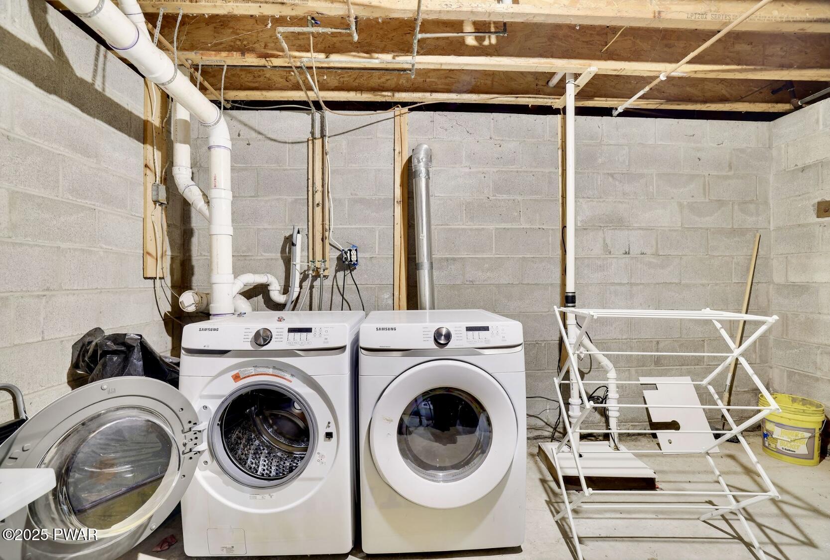 Hawley, Pennsylvania 18428, United States, 5 Bedrooms Bedrooms, ,3 BathroomsBathrooms,Residential,Active,197901