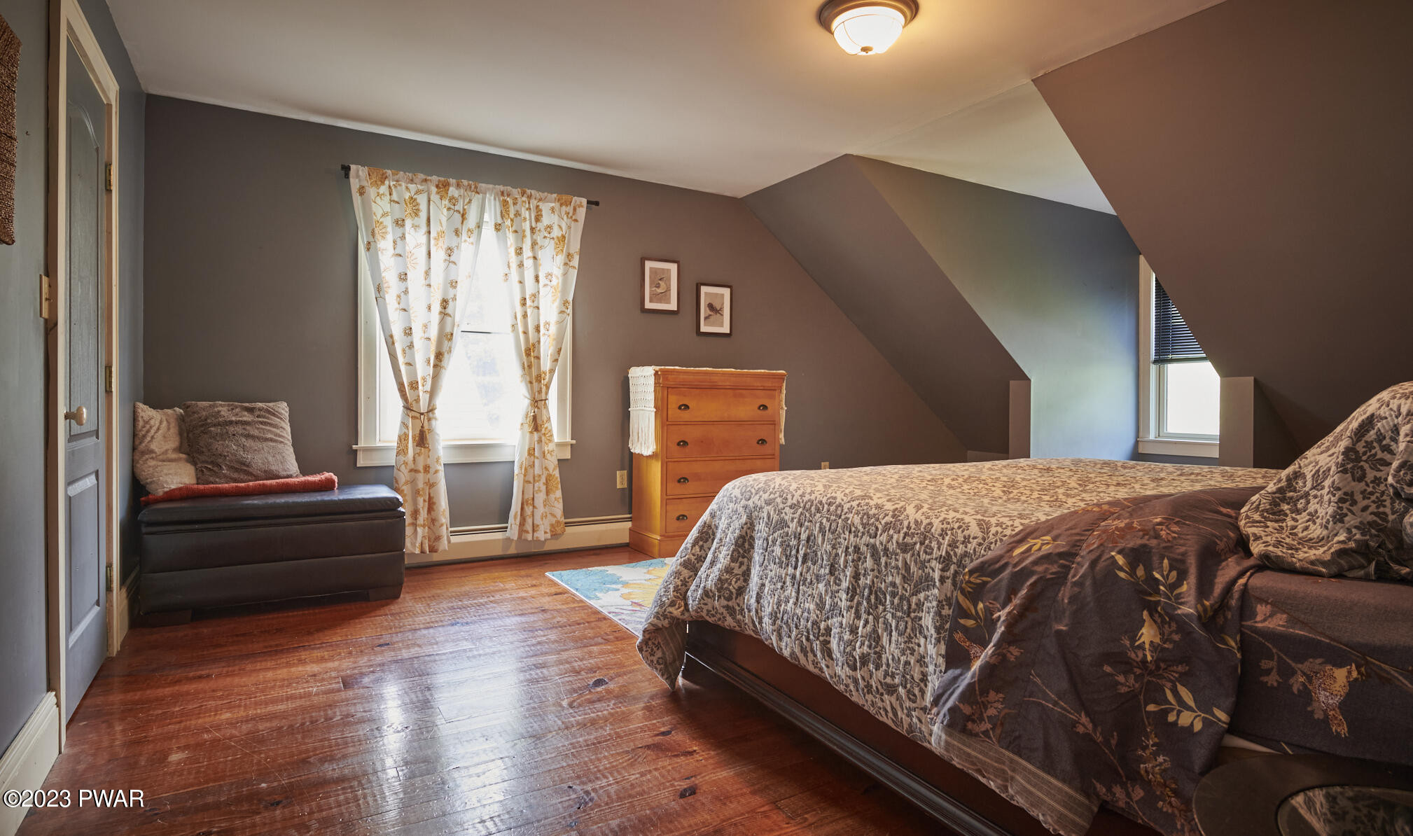 Hawley, Pennsylvania 18428, United States, 5 Bedrooms Bedrooms, ,3 BathroomsBathrooms,Residential,Active,197901