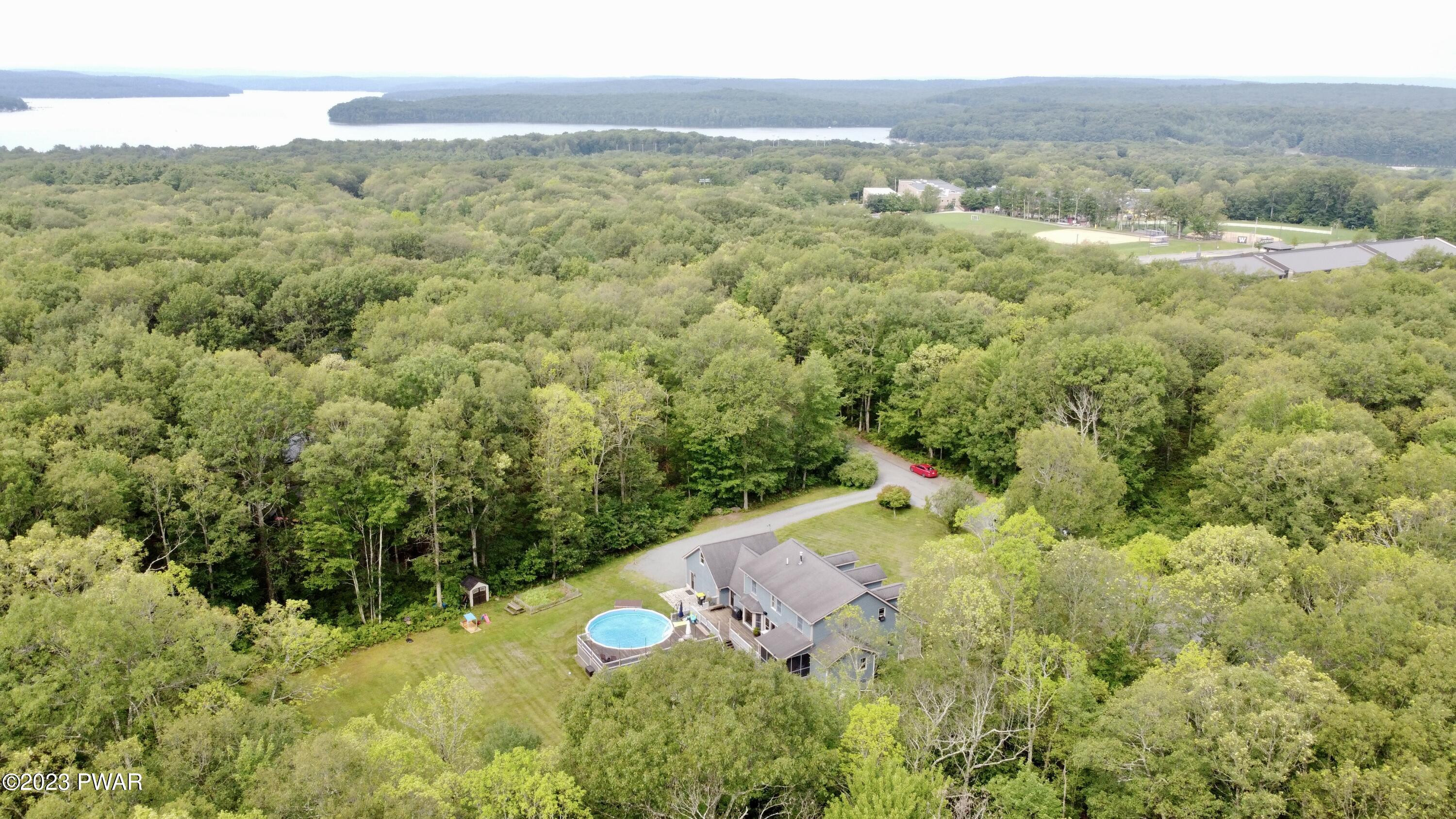 Hawley, Pennsylvania 18428, United States, 5 Bedrooms Bedrooms, ,3 BathroomsBathrooms,Residential,Active,197901