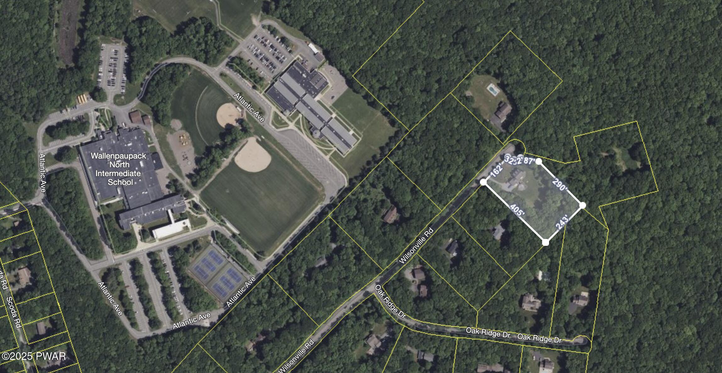 Hawley, Pennsylvania 18428, United States, 5 Bedrooms Bedrooms, ,3 BathroomsBathrooms,Residential,Active,197901