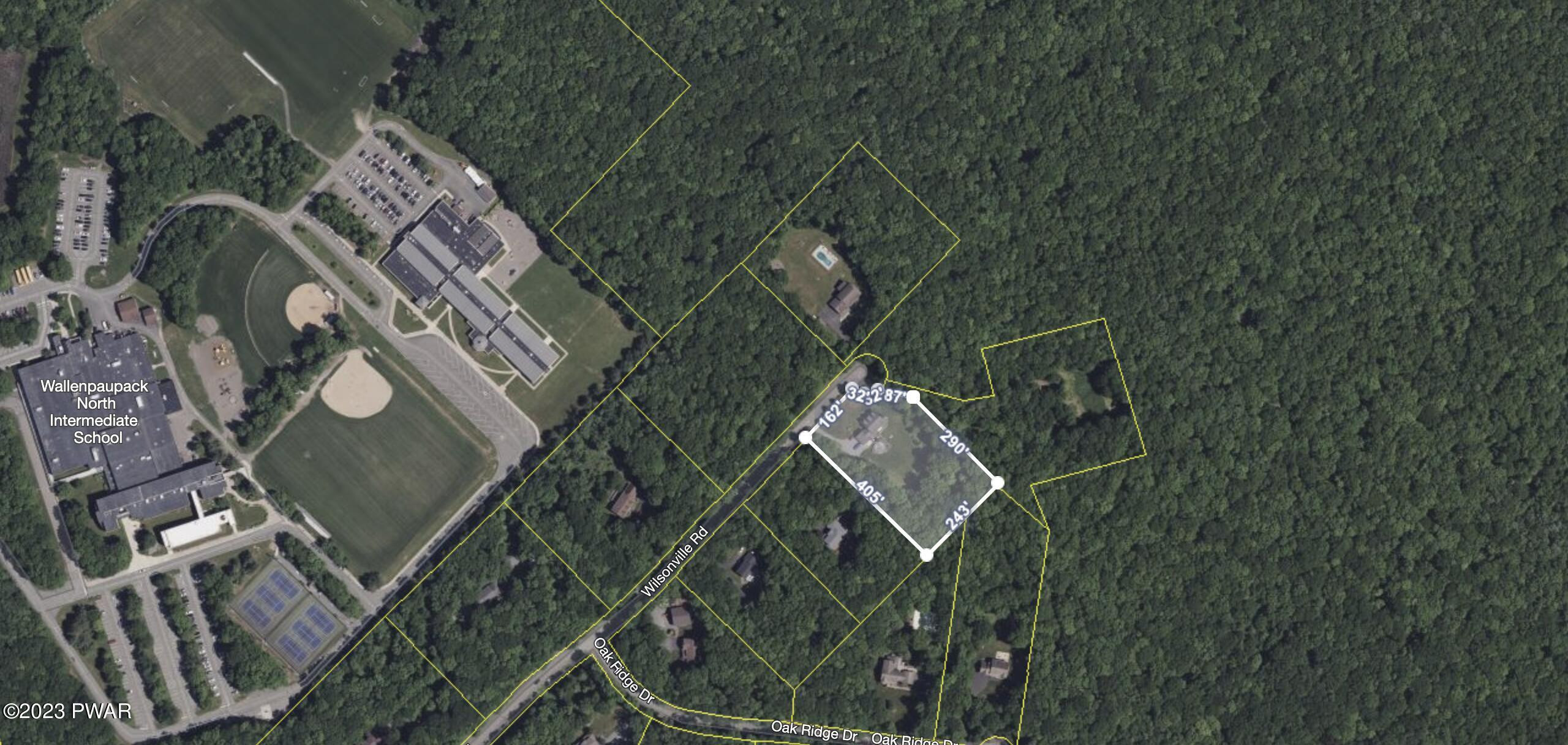 Hawley, Pennsylvania 18428, United States, 5 Bedrooms Bedrooms, ,3 BathroomsBathrooms,Residential,Active,197901