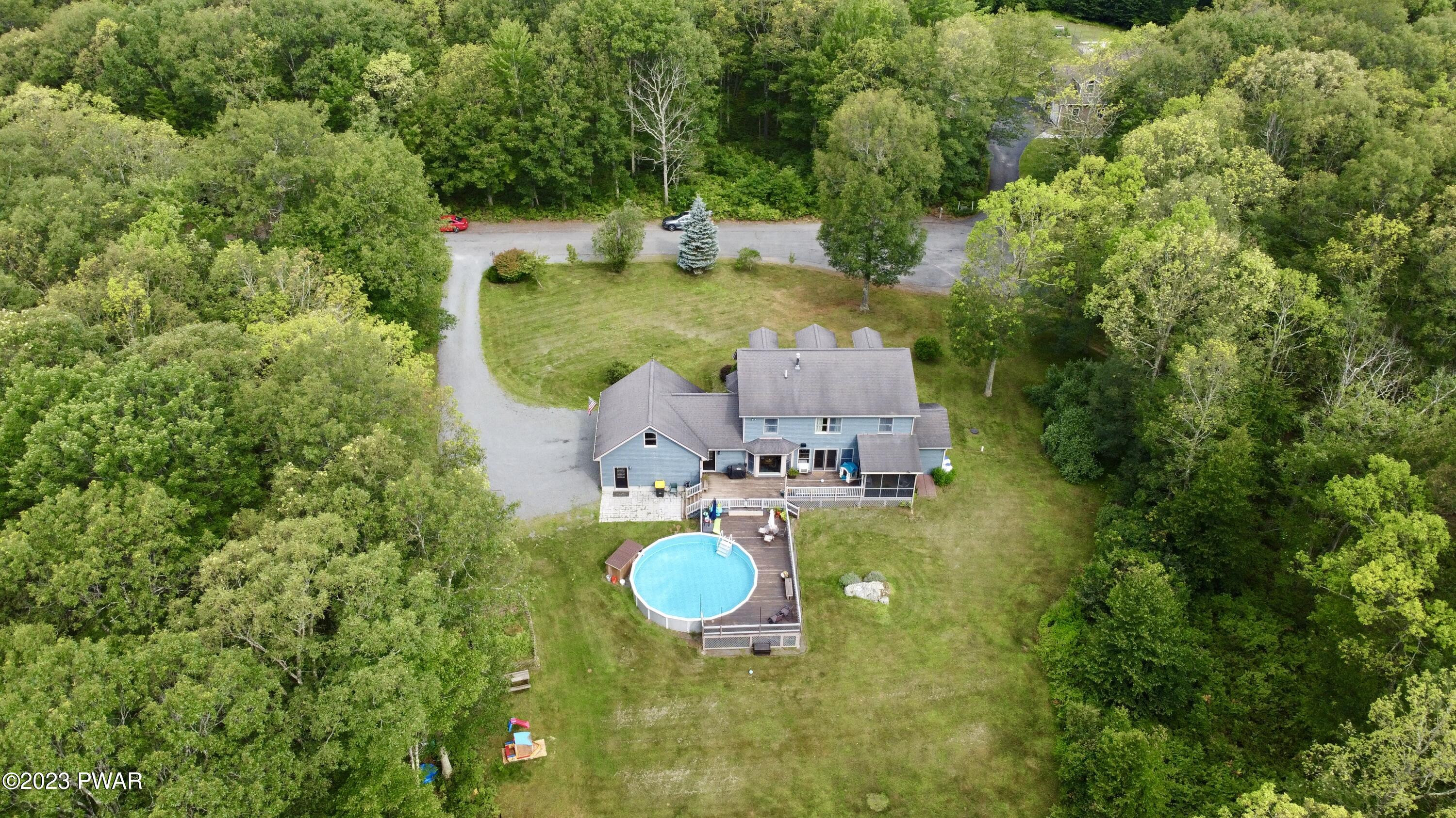 Hawley, Pennsylvania 18428, United States, 5 Bedrooms Bedrooms, ,3 BathroomsBathrooms,Residential,Active,197901