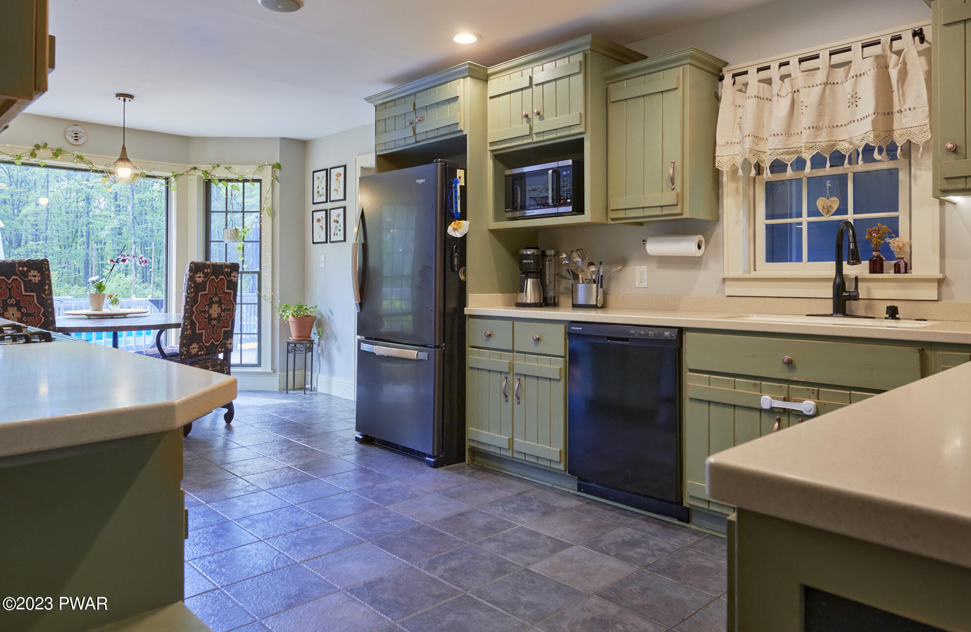 Hawley, Pennsylvania 18428, United States, 5 Bedrooms Bedrooms, ,3 BathroomsBathrooms,Residential,Active,197901