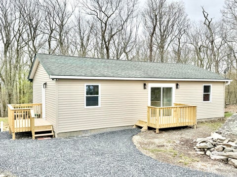 Homes For Sale - 229 Hummingbird Trail<br/> Bushkill, PA 18324