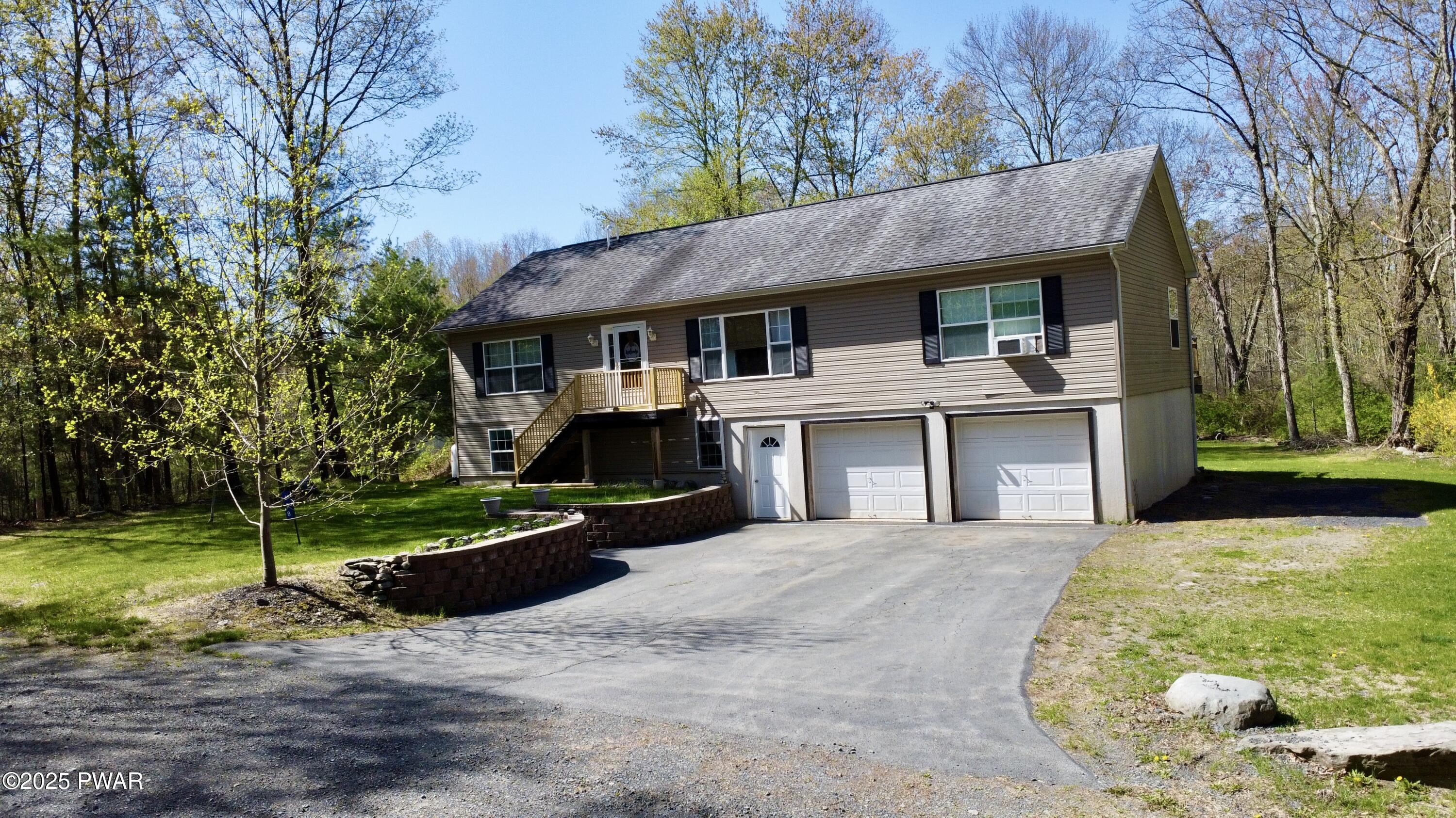 158 Kemadobi Circle, Dingmans Ferry, Pennsylvania image 1
