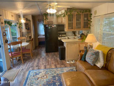Homes For Sale - 1002 Meghan Lane<br/> Pike County, Milford, PA 18337
