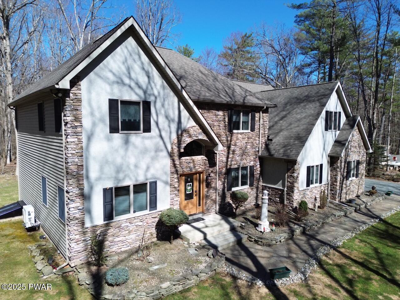 Hawley, Pennsylvania 18428, United States, 4 Bedrooms Bedrooms, ,3 BathroomsBathrooms,Residential,Active,95782