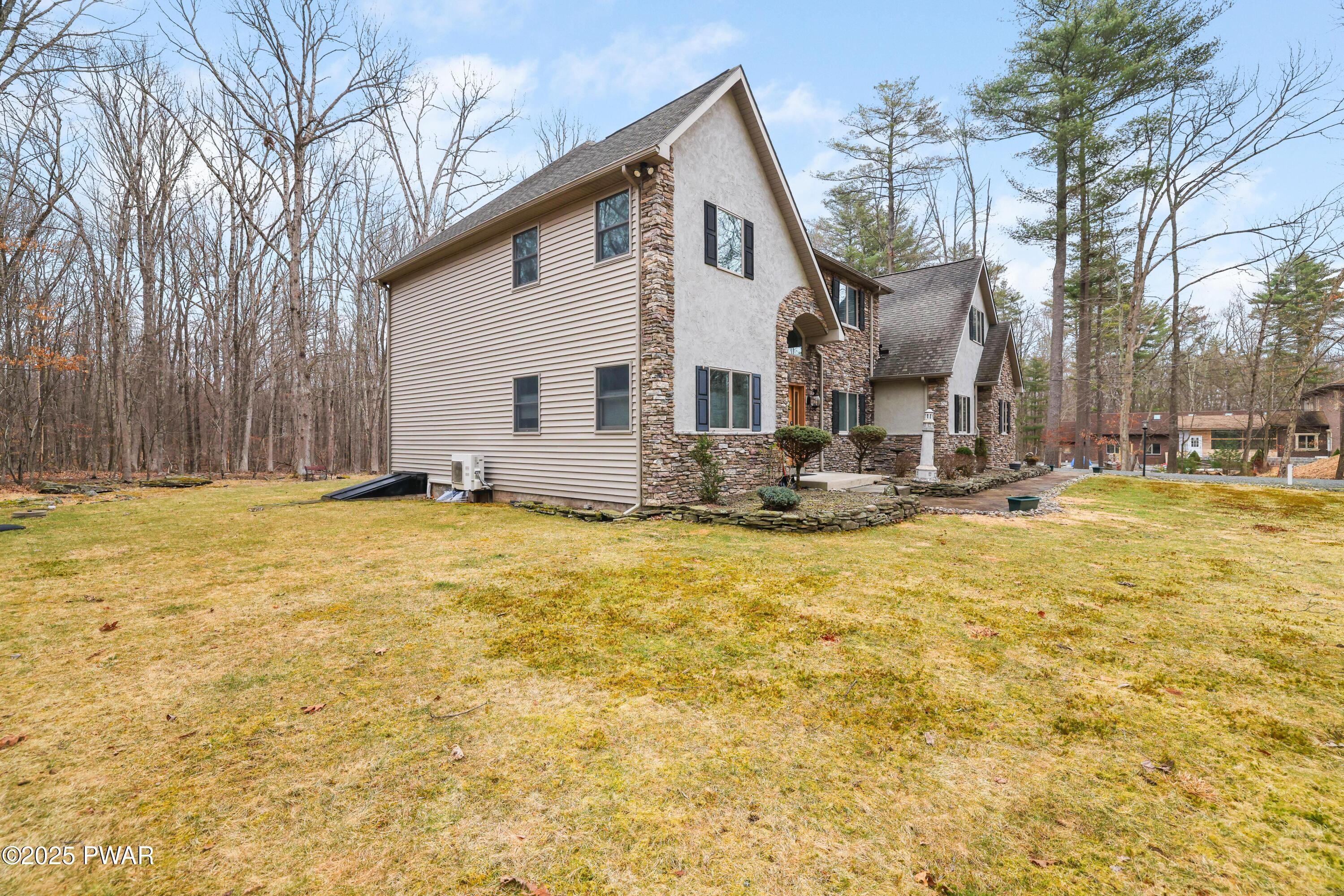 Hawley, Pennsylvania 18428, United States, 4 Bedrooms Bedrooms, ,3 BathroomsBathrooms,Residential,Active,95782