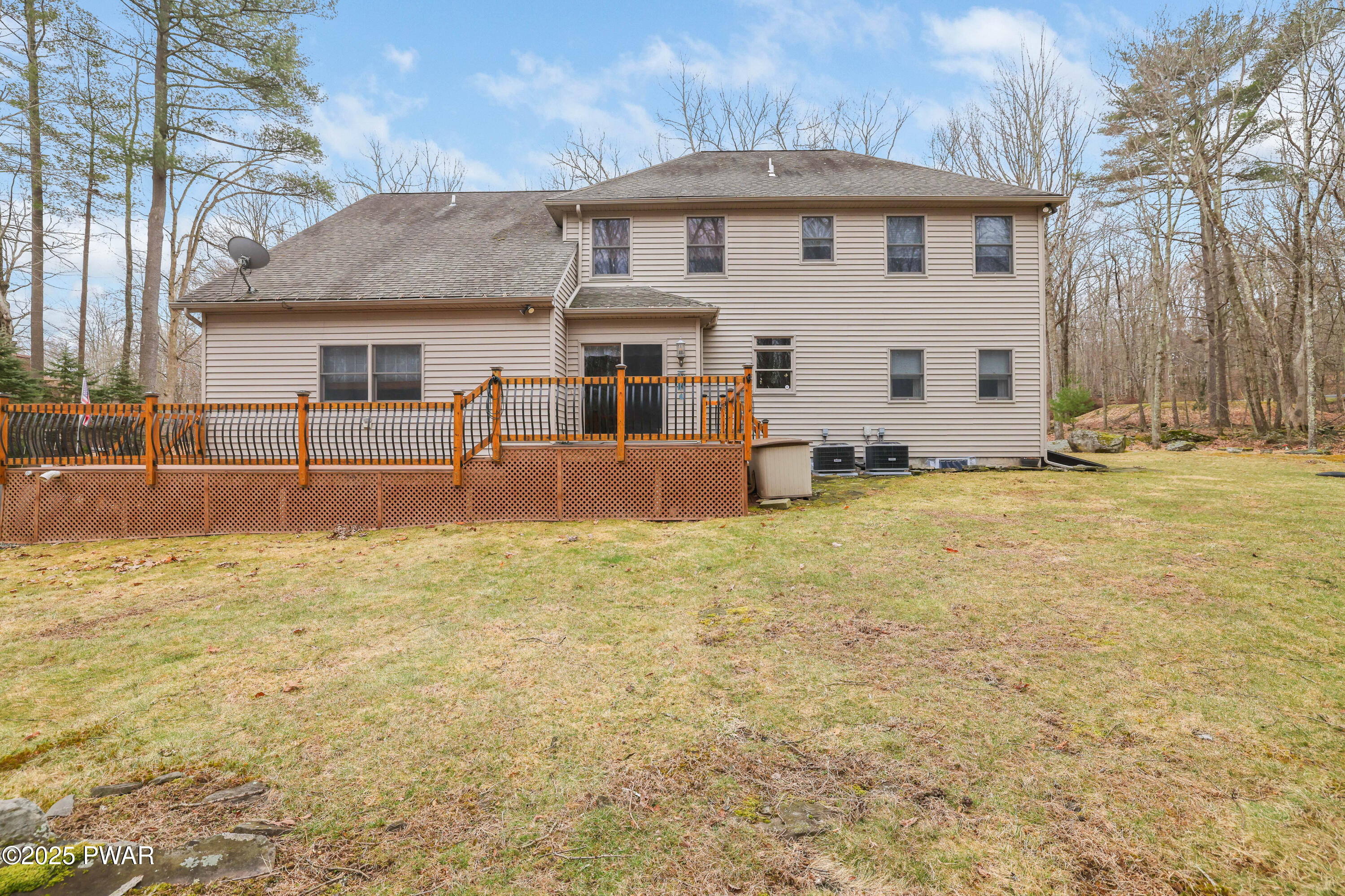 Hawley, Pennsylvania 18428, United States, 4 Bedrooms Bedrooms, ,3 BathroomsBathrooms,Residential,Active,95782