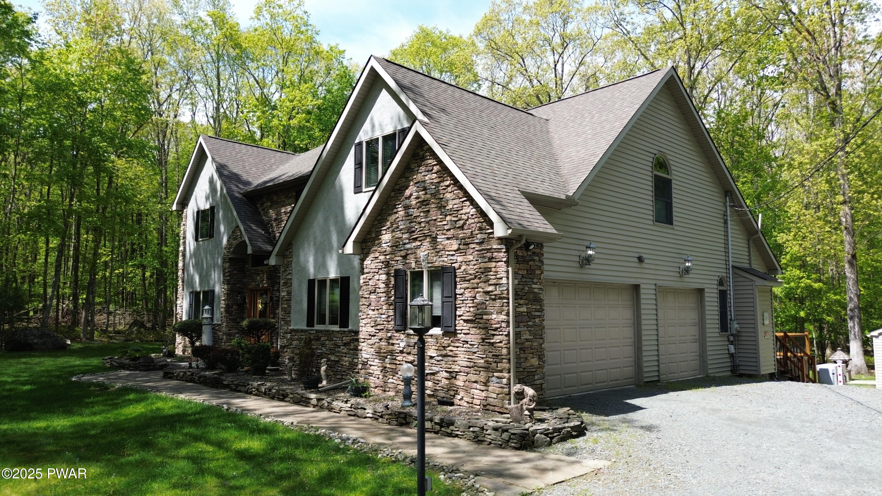 Hawley, Pennsylvania 18428, United States, 4 Bedrooms Bedrooms, ,3 BathroomsBathrooms,Residential,Active,95782