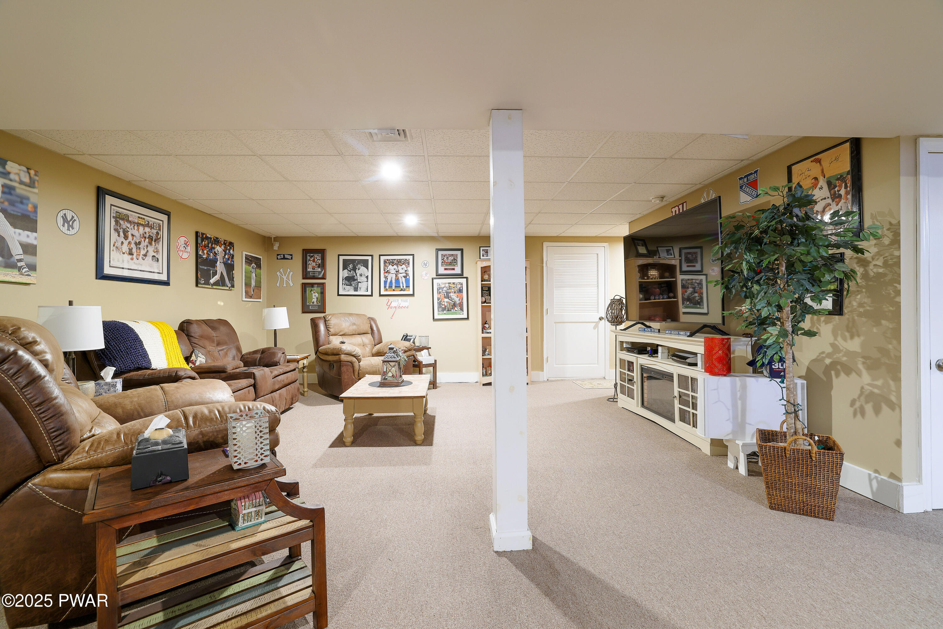 Hawley, Pennsylvania 18428, United States, 4 Bedrooms Bedrooms, ,3 BathroomsBathrooms,Residential,Active,95782