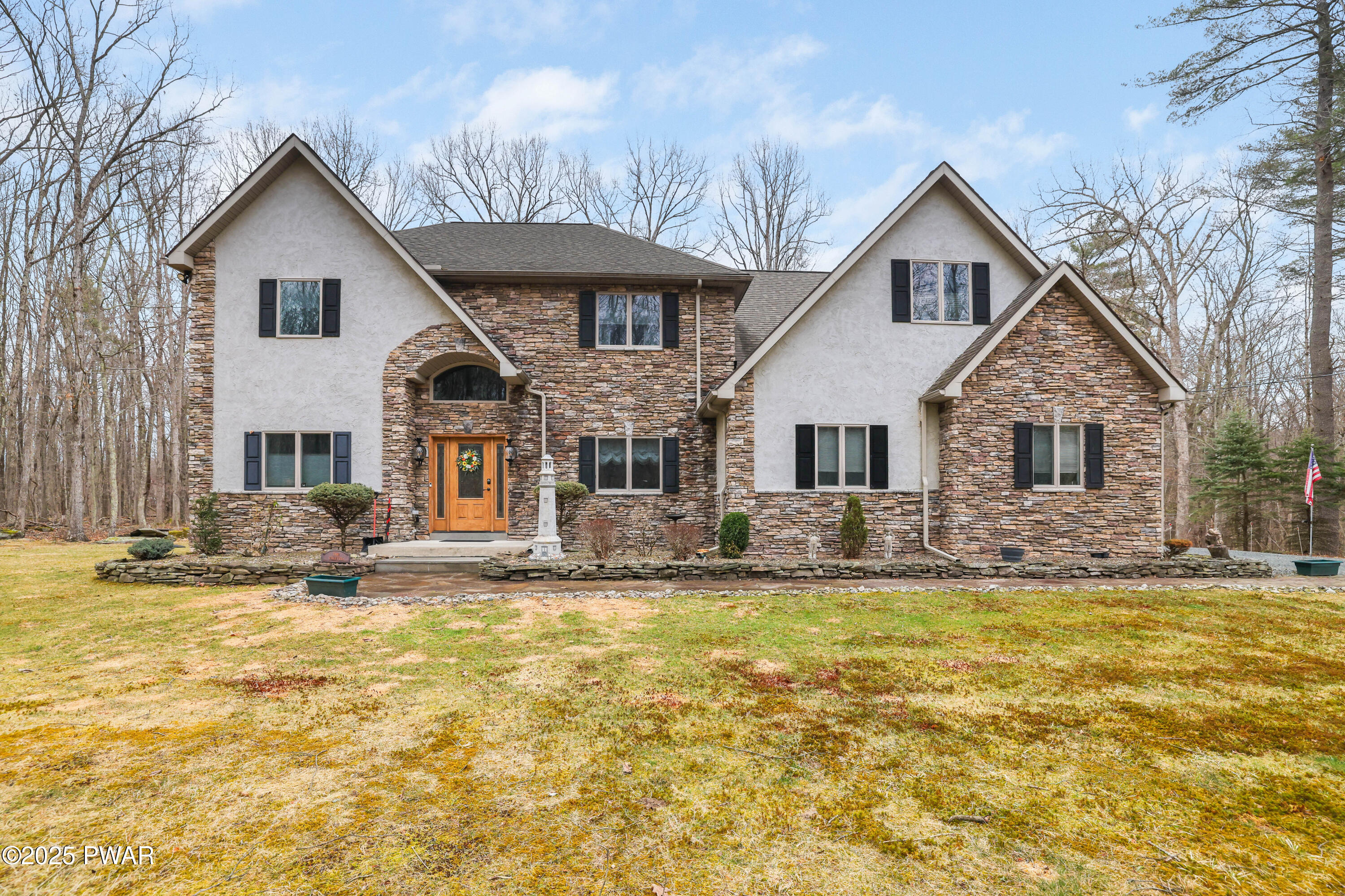 1027 House Pond Court, Hawley, Pennsylvania image 1