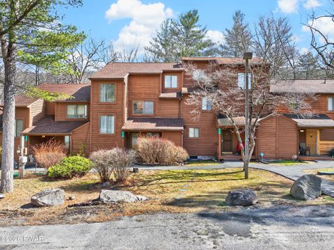 Townhouse For Sale - 419 Tudor Court<br/> Bushkill, PA 18324
