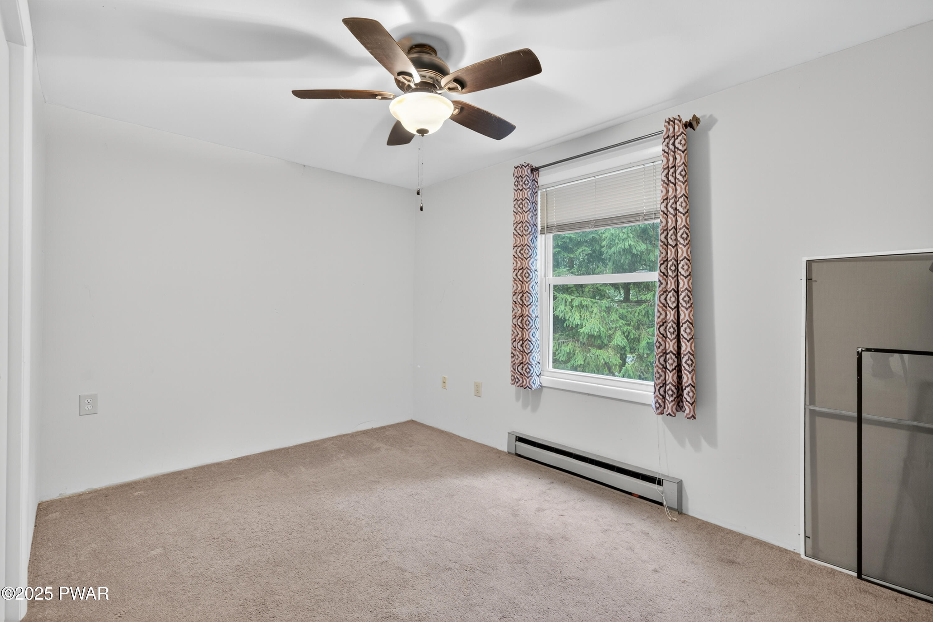 Lords Valley, Pennsylvania 18428, United States, 4 Bedrooms Bedrooms, ,3 BathroomsBathrooms,Residential,Active,195329